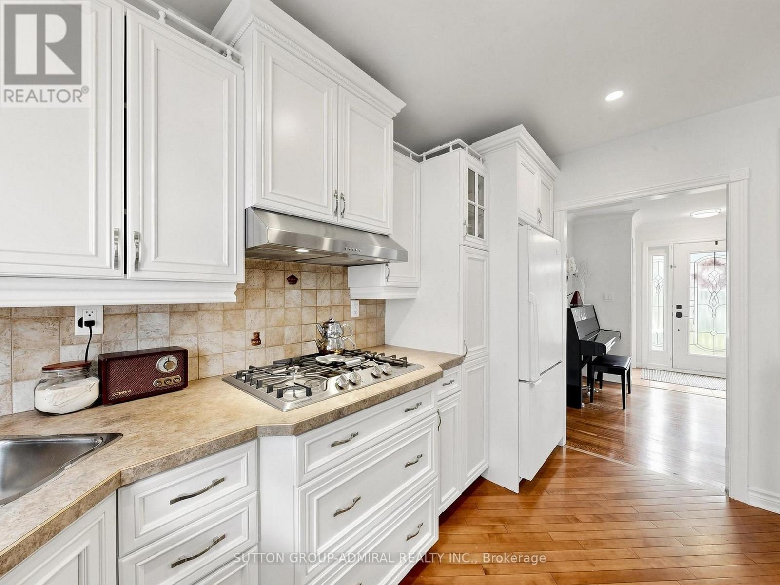 1864 HINDHEAD ROAD - 11