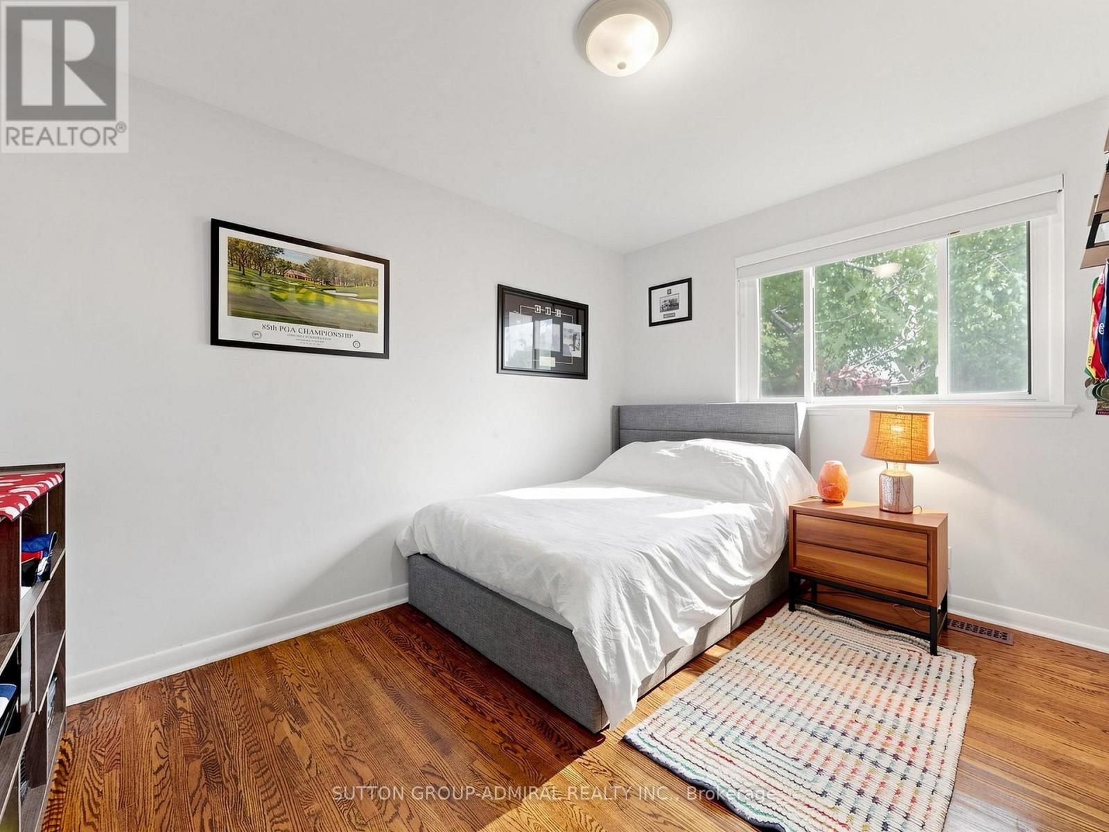 1864 HINDHEAD ROAD - 19