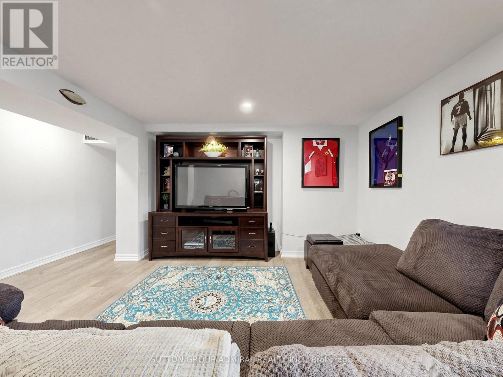 1864 HINDHEAD ROAD - 28