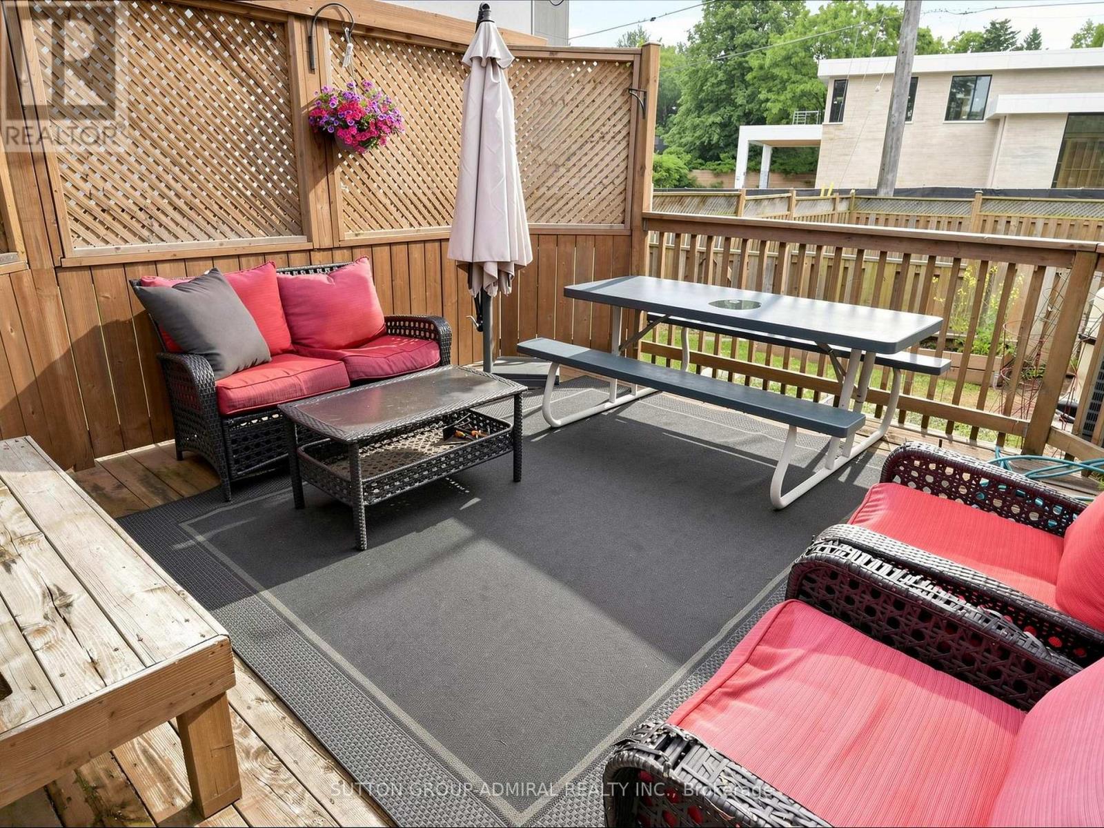 1864 HINDHEAD ROAD - 33
