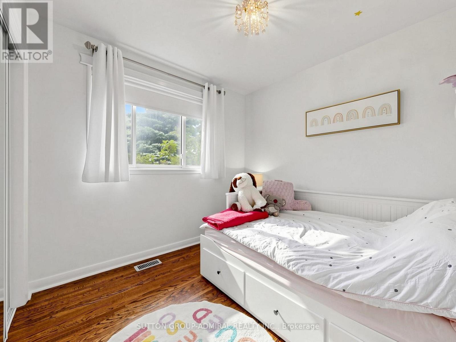 1864 HINDHEAD ROAD - 21