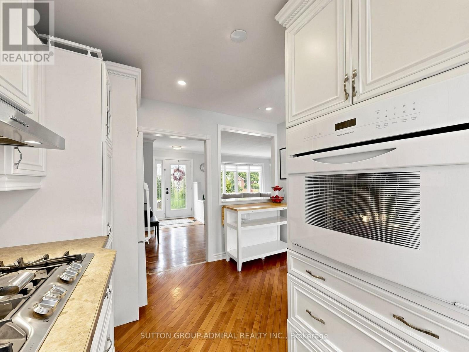 1864 HINDHEAD ROAD - 12