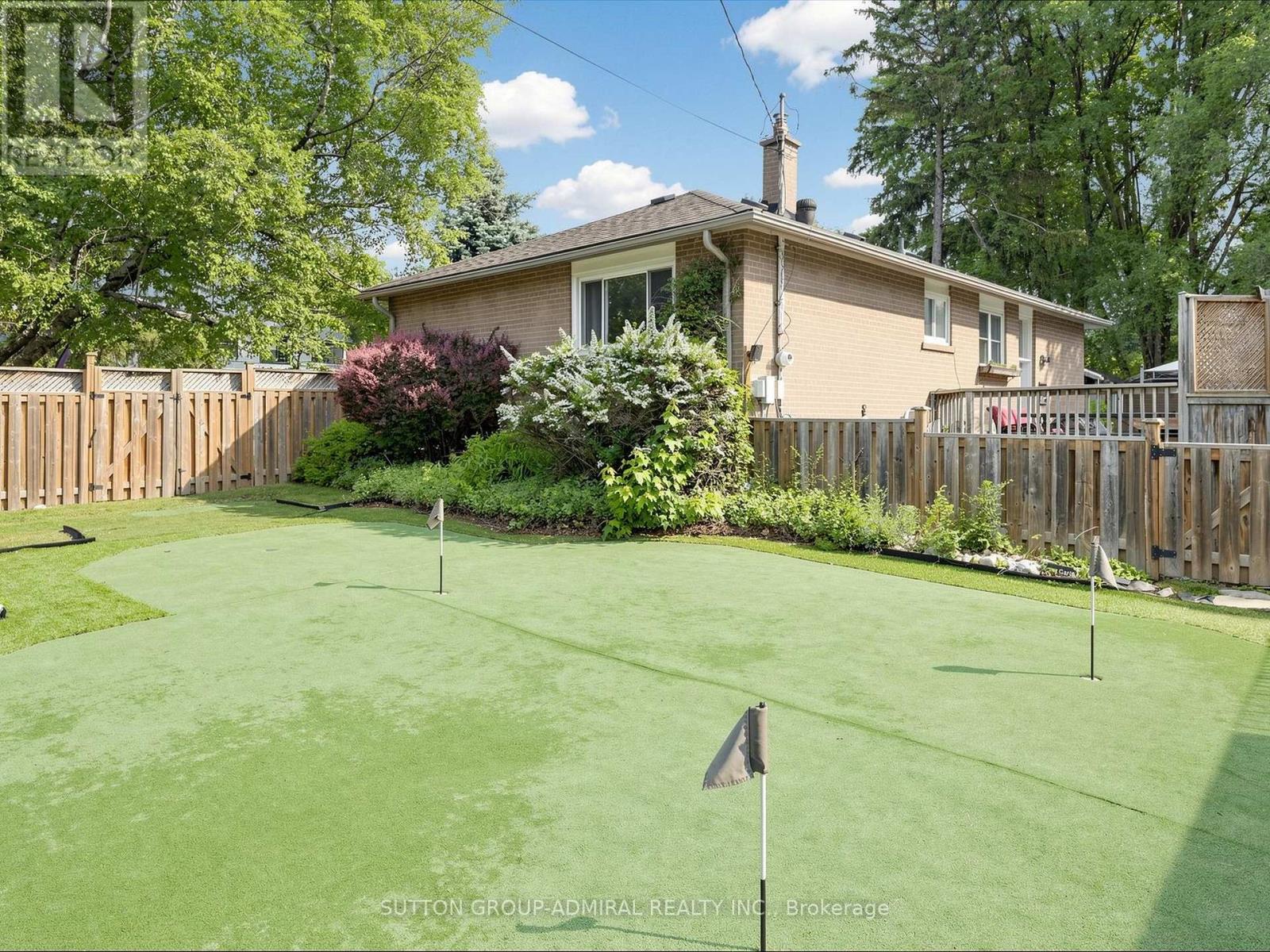1864 HINDHEAD ROAD - 34