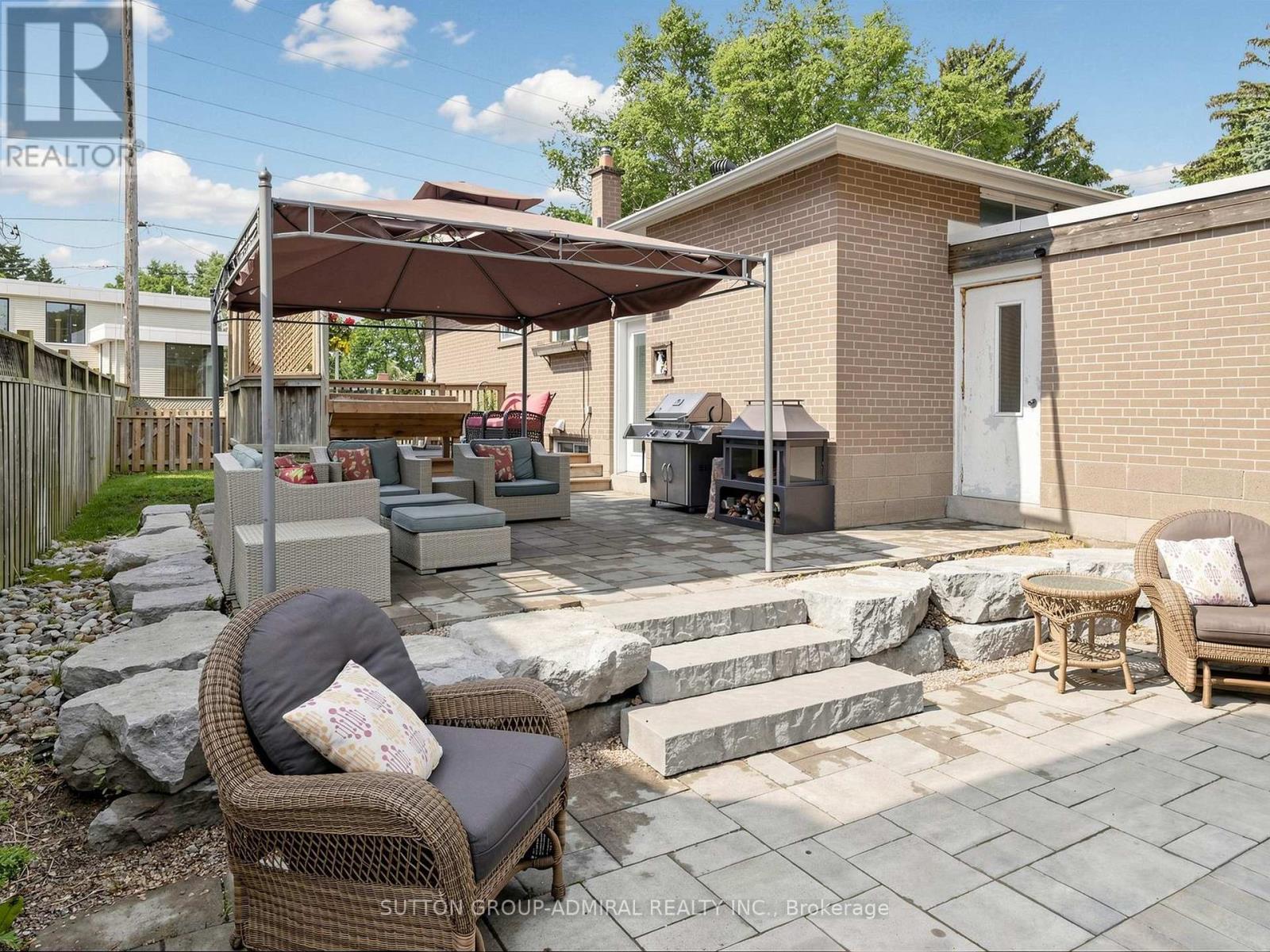 1864 HINDHEAD ROAD - 42
