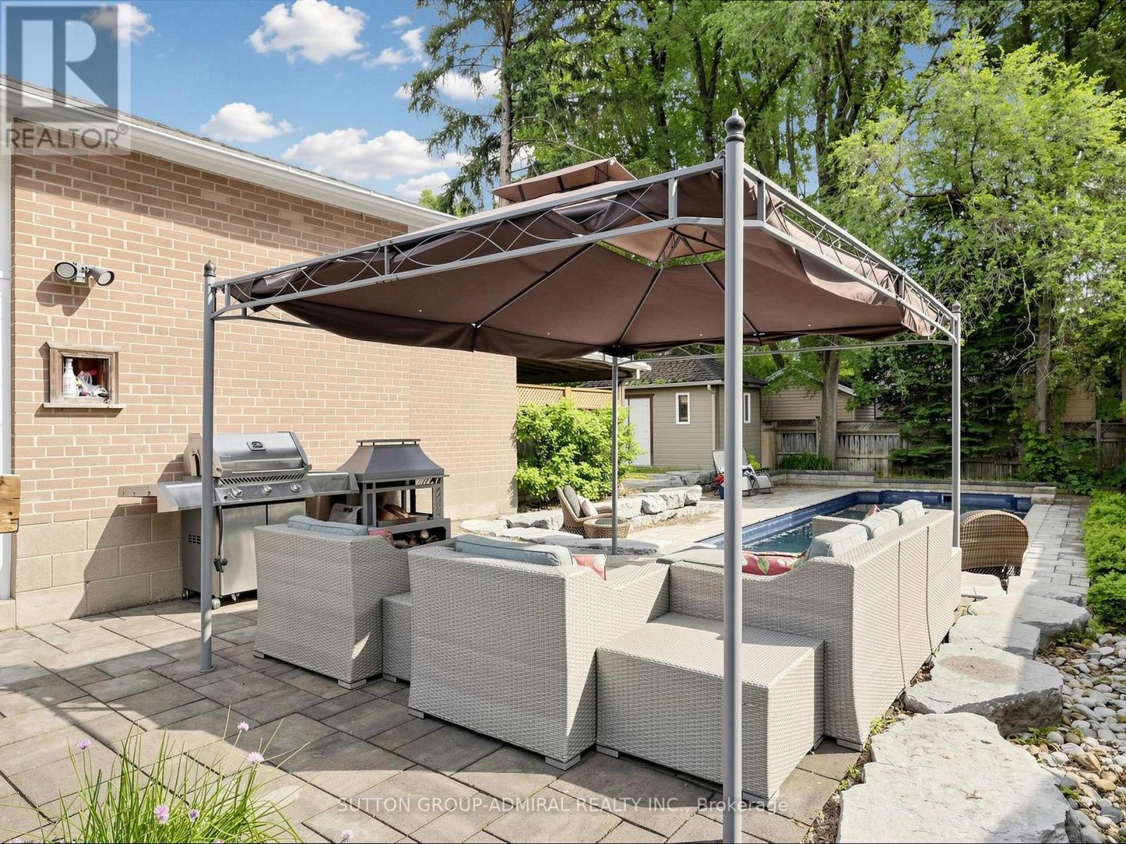 1864 HINDHEAD ROAD - 45