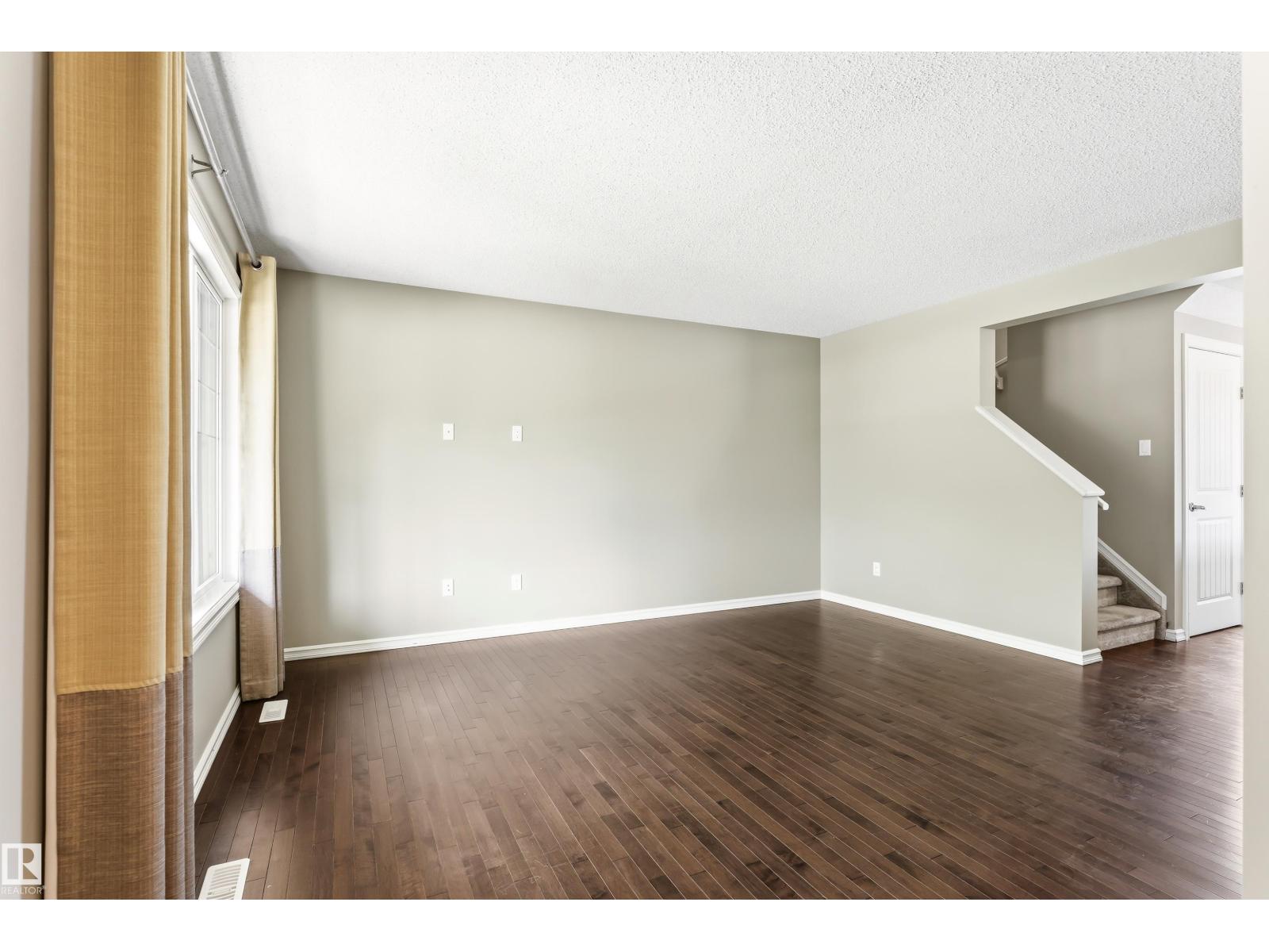8204 180 AV NW — photo 8
