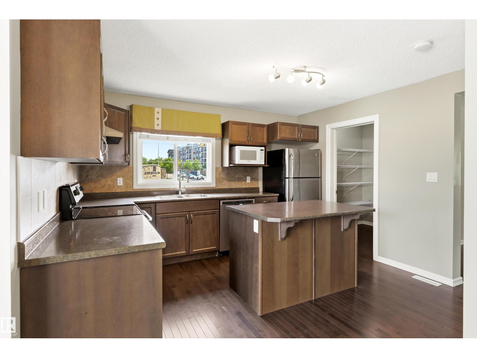 8204 180 AV NW — photo 12