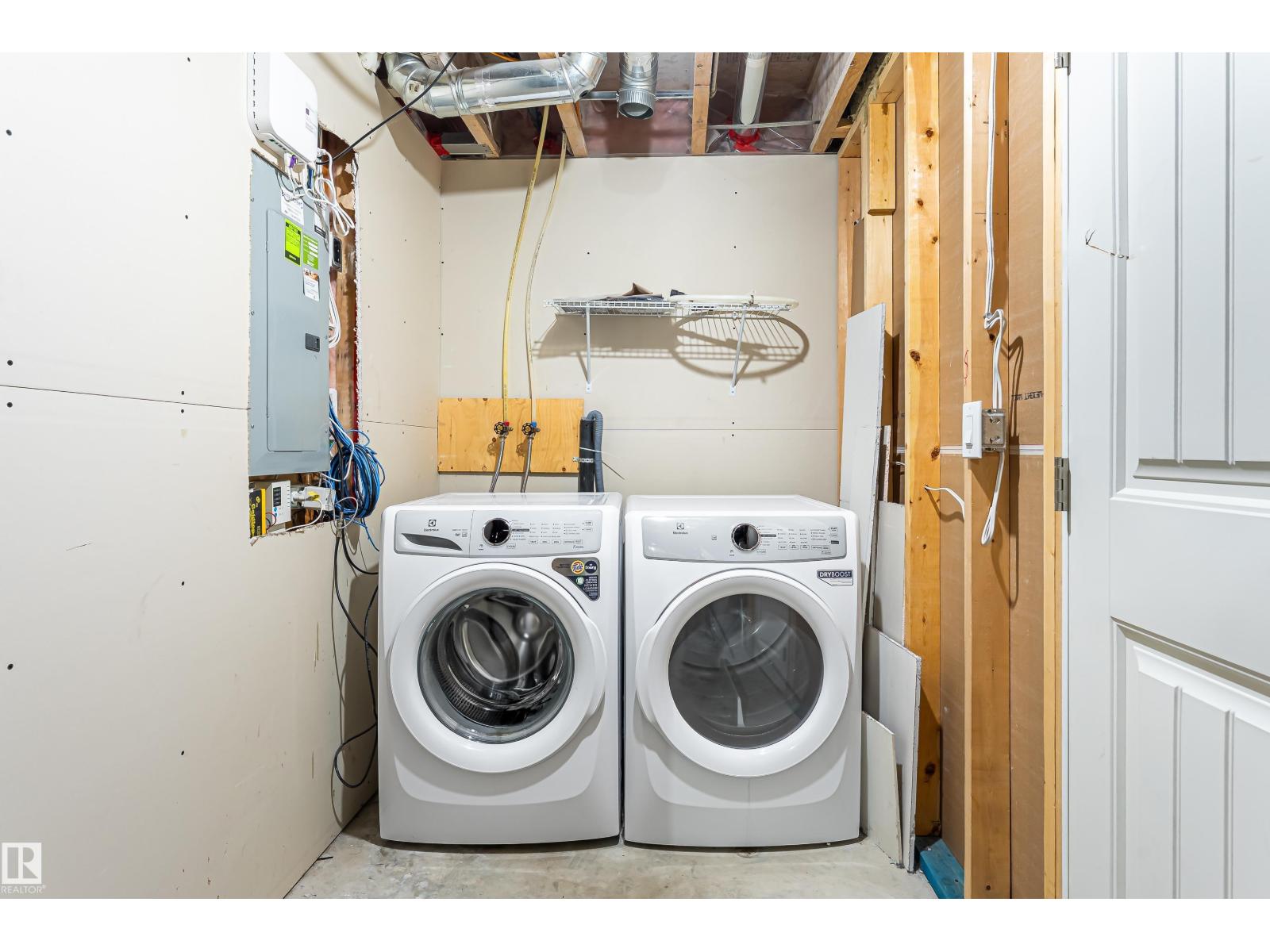 8204 180 AV NW — photo 38
