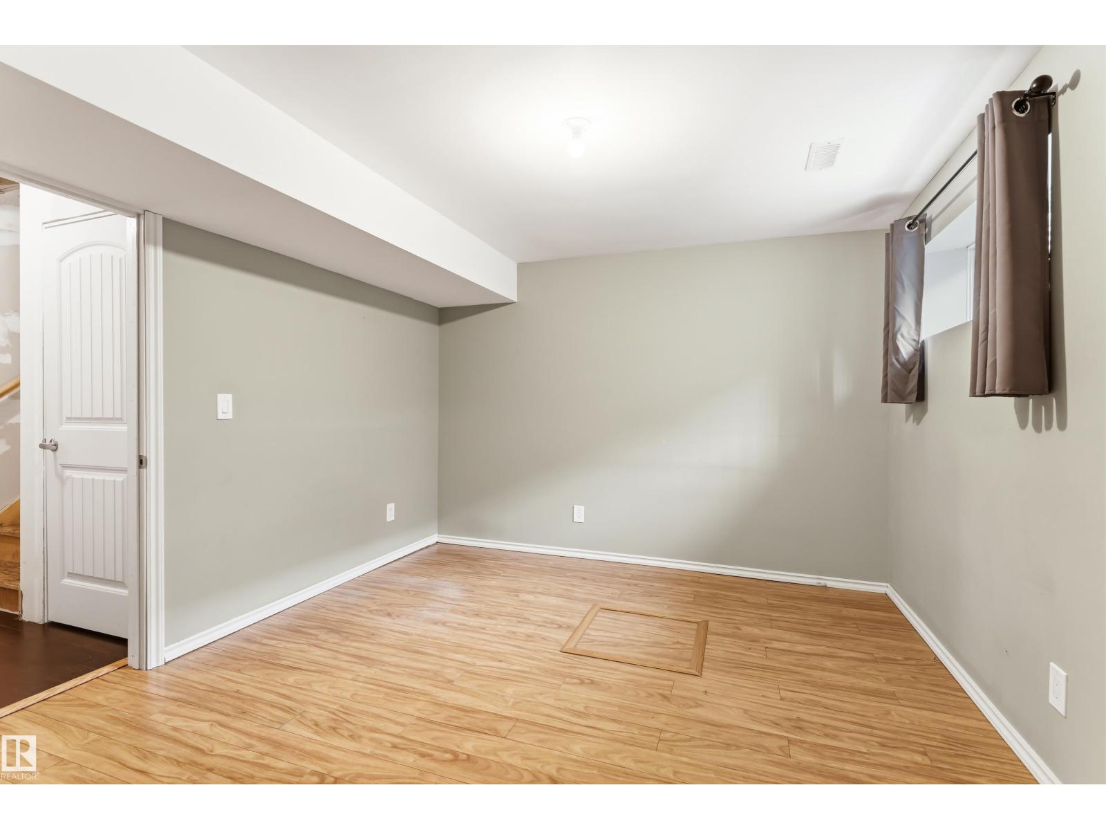 8204 180 AV NW — photo 35