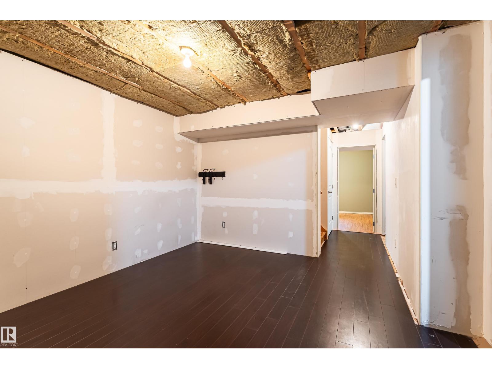 8204 180 AV NW — photo 34