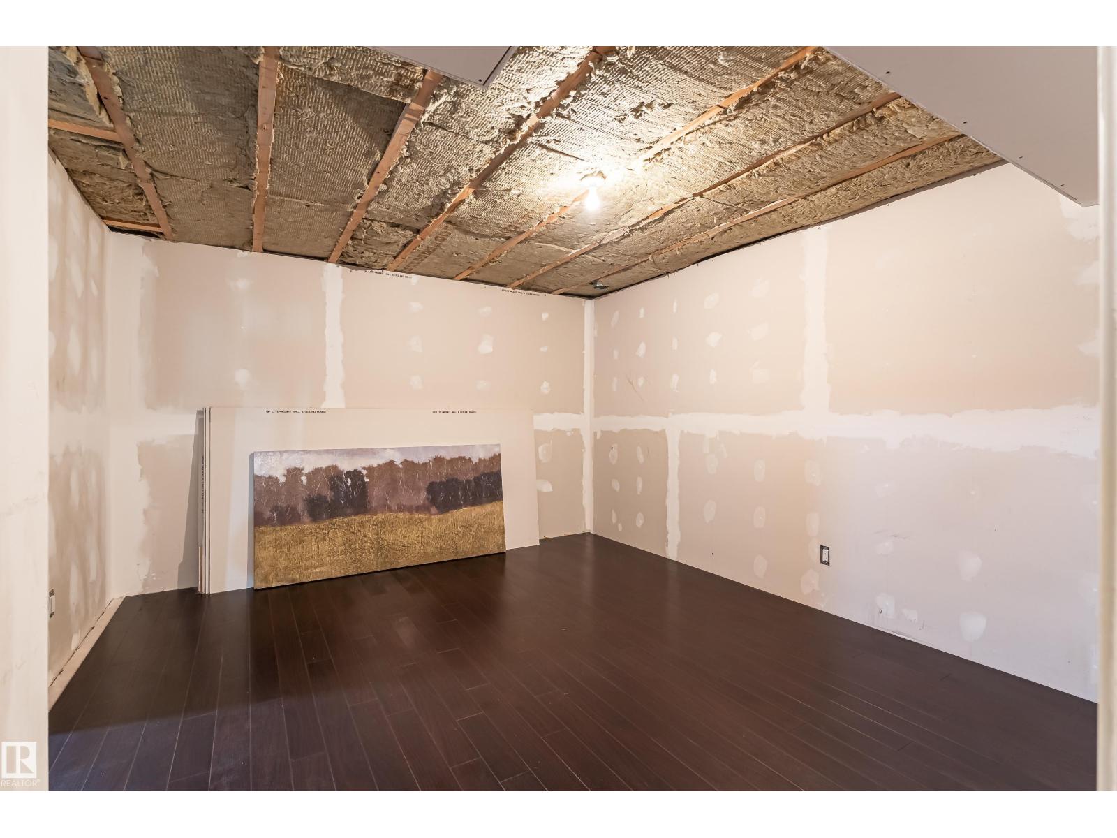 8204 180 AV NW — photo 32