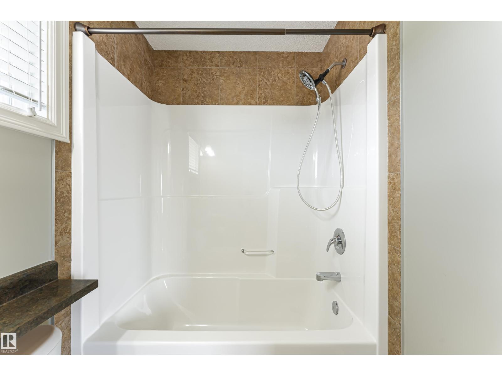 8204 180 AV NW — photo 24