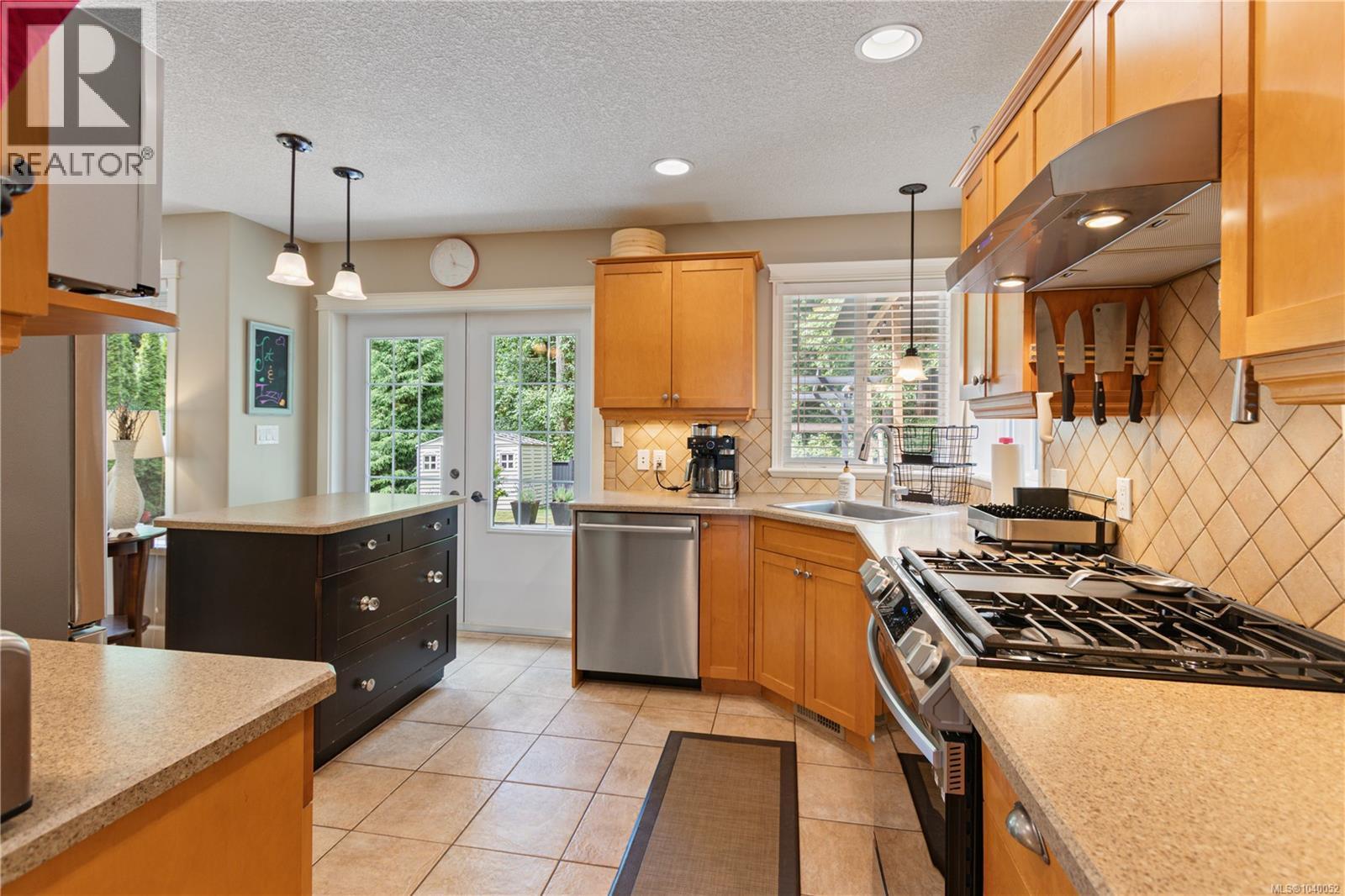 4957 Hartwig Cres - 10