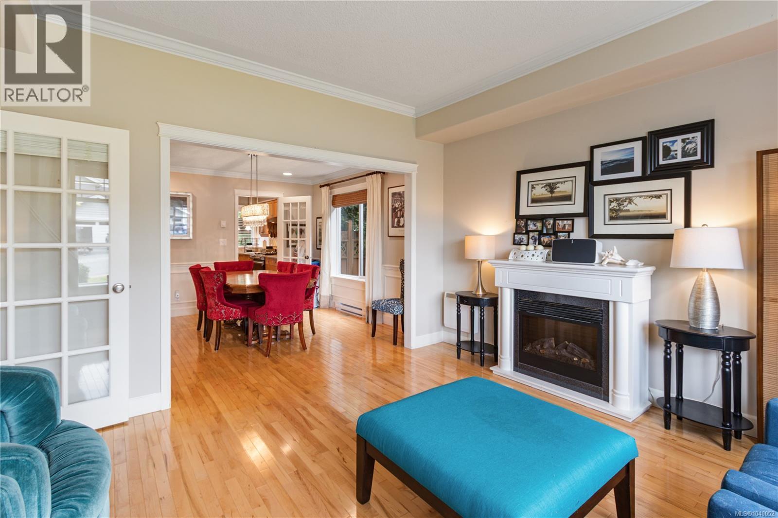 4957 Hartwig Cres - 5