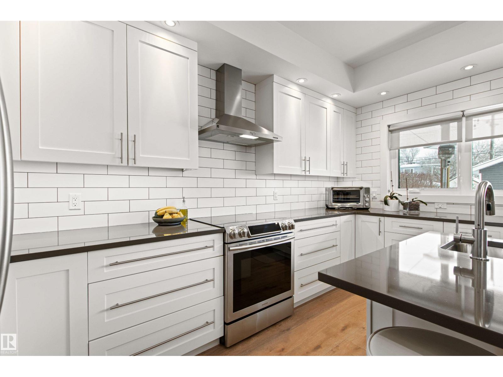 11324 87 ST NW - 16