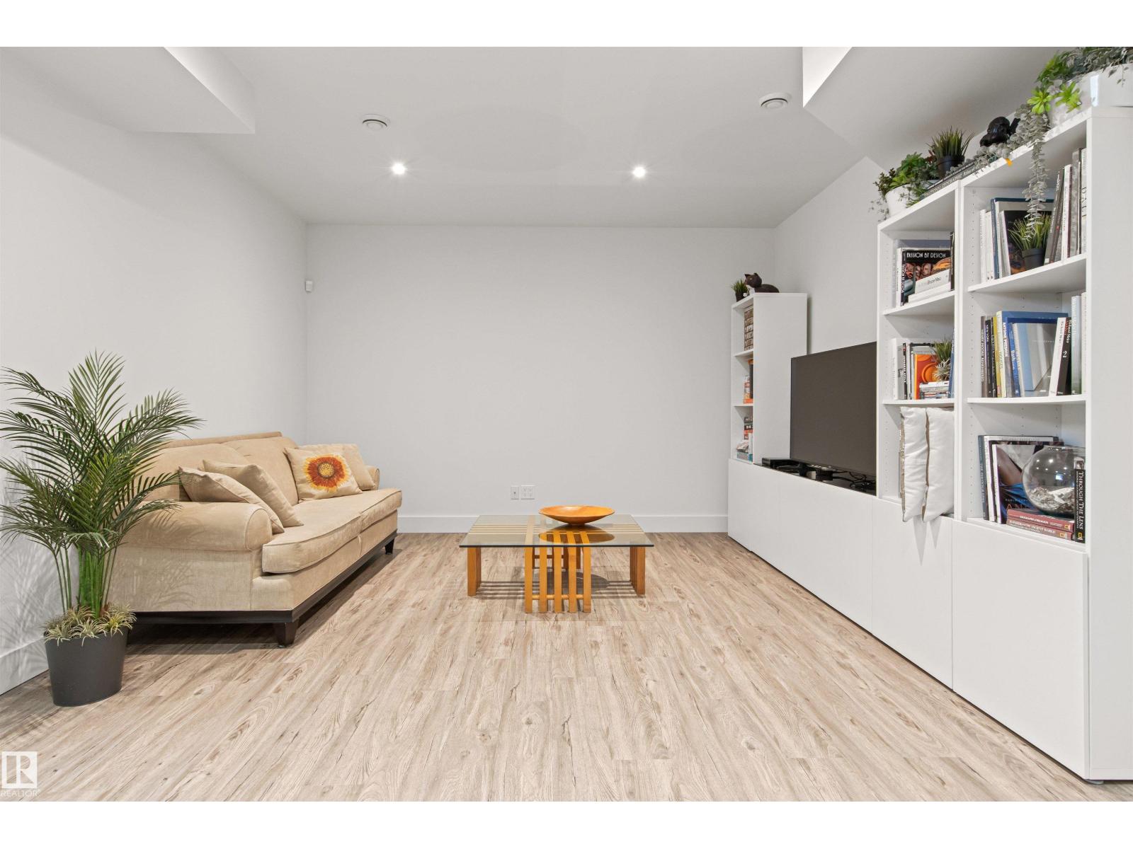 11324 87 ST NW - 37