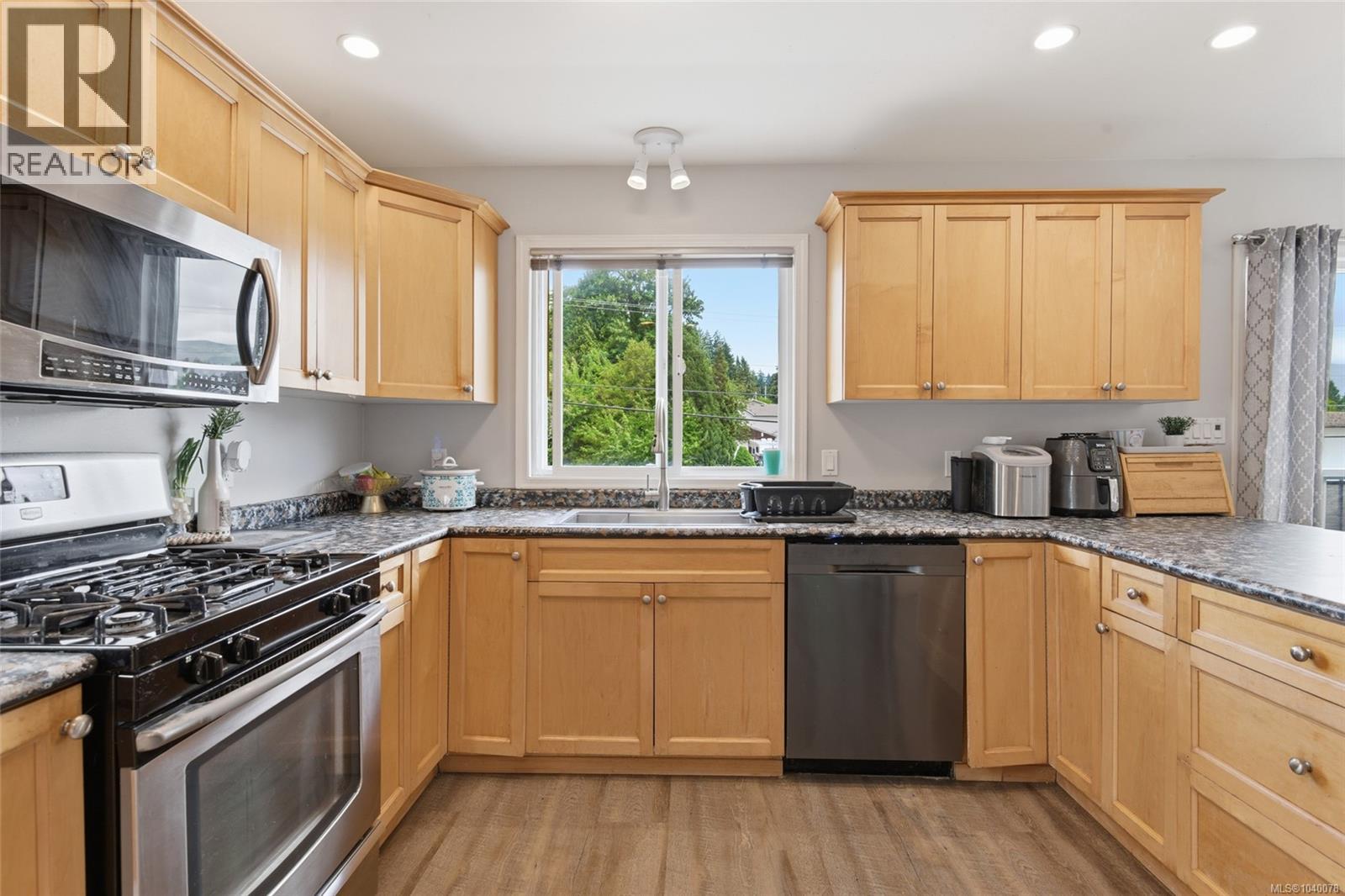5030 Gertrude St - 6