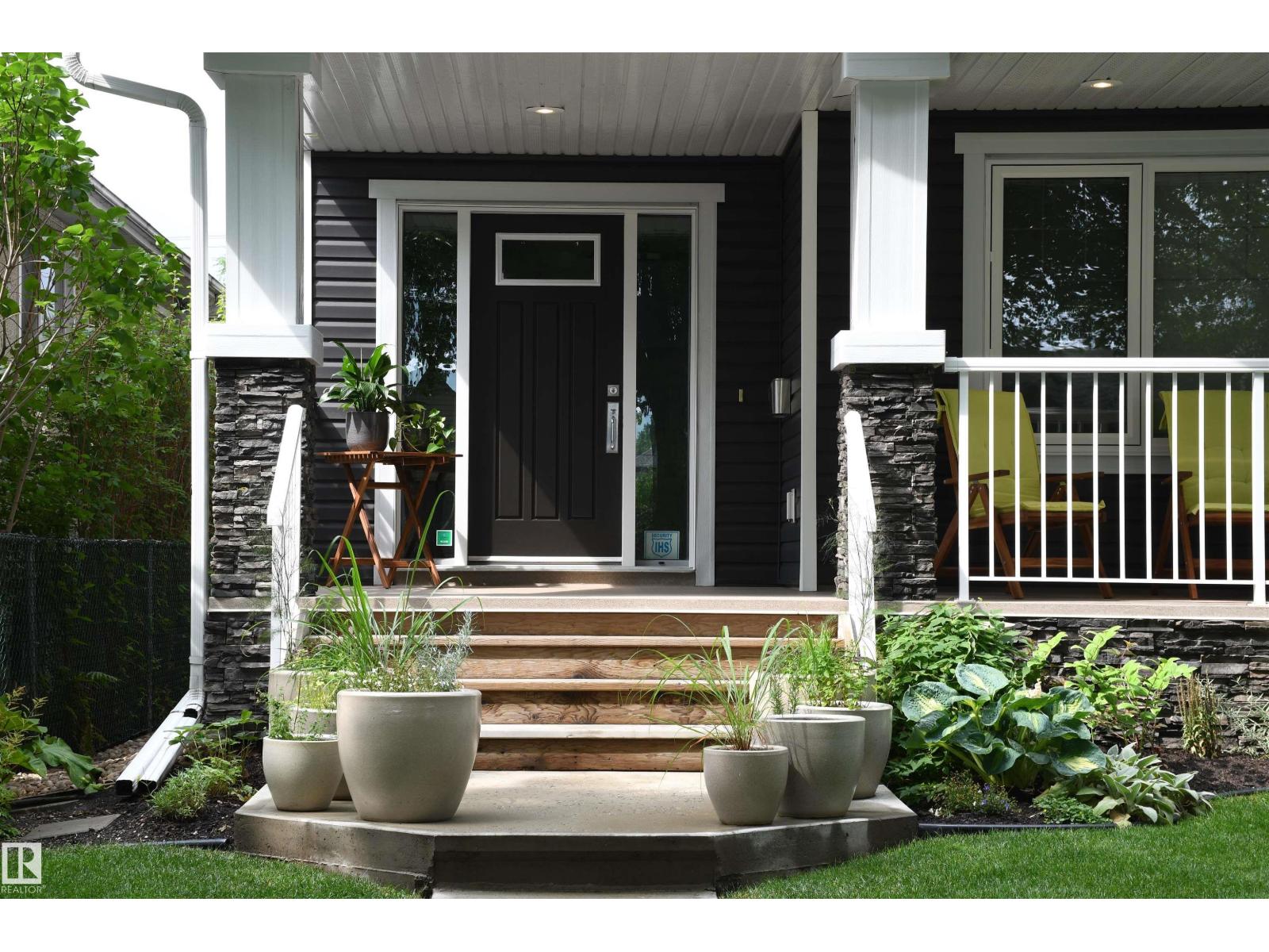 11324 87 ST NW - 4