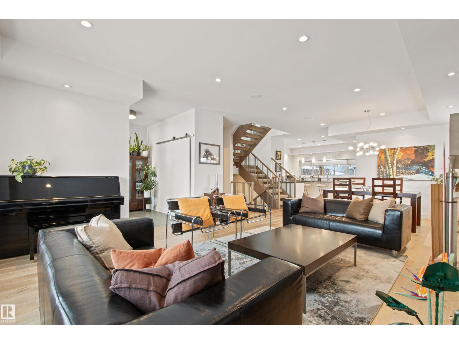 11324 87 ST NW - 9