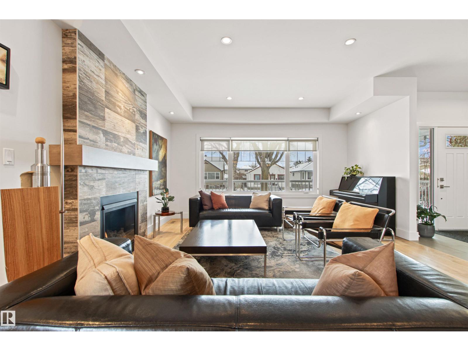 11324 87 ST NW - 10