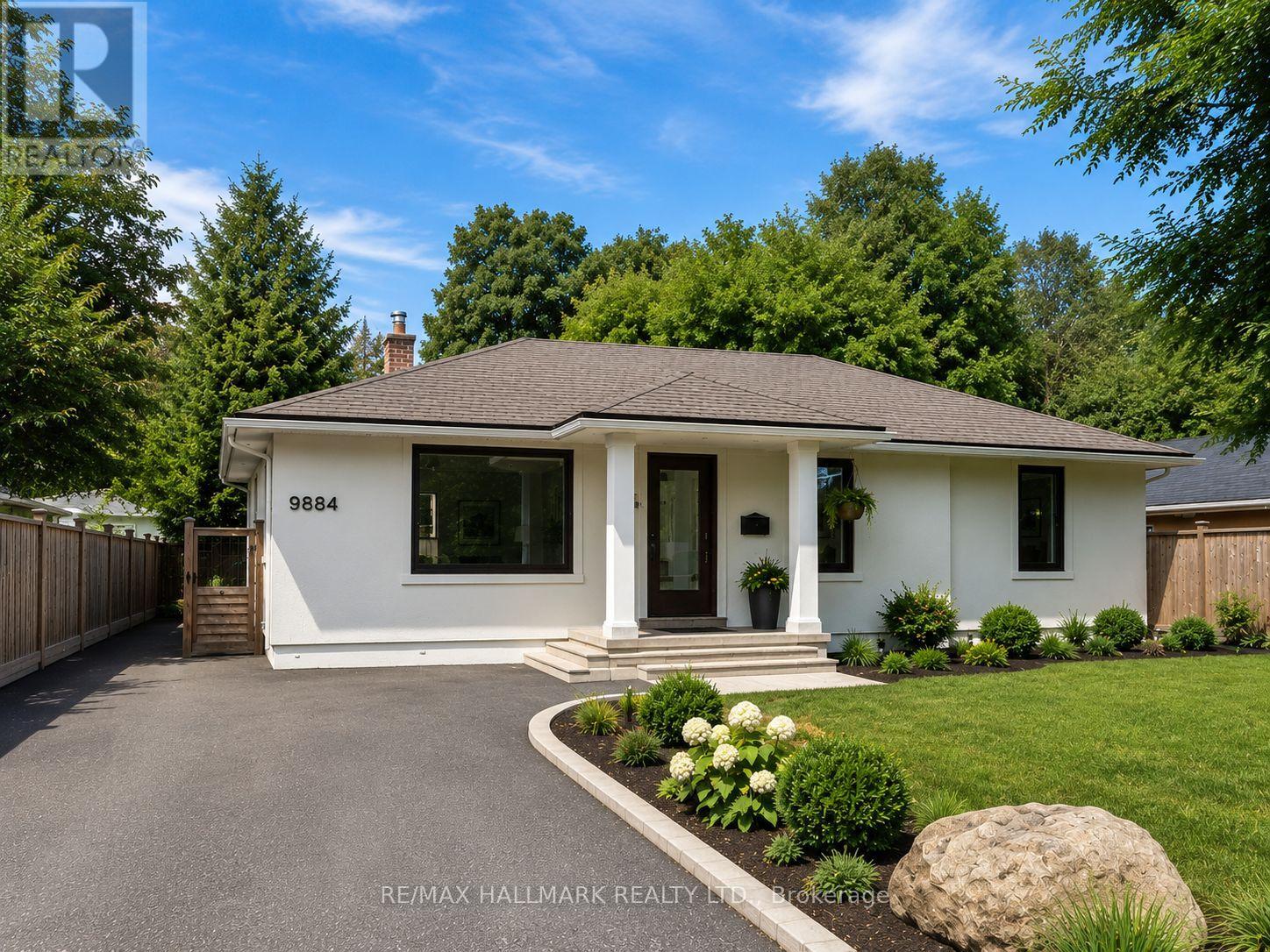 Photo of LOWER - 9884 BAYVIEW AVENUE