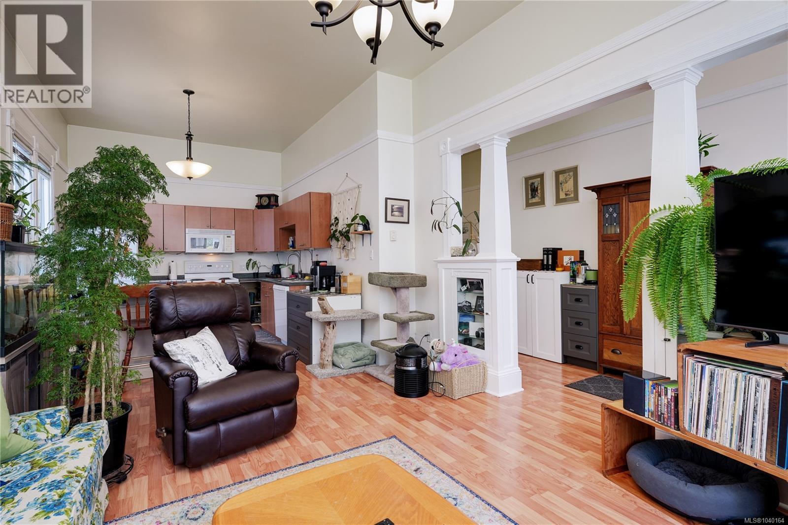1330 Johnson St - 5