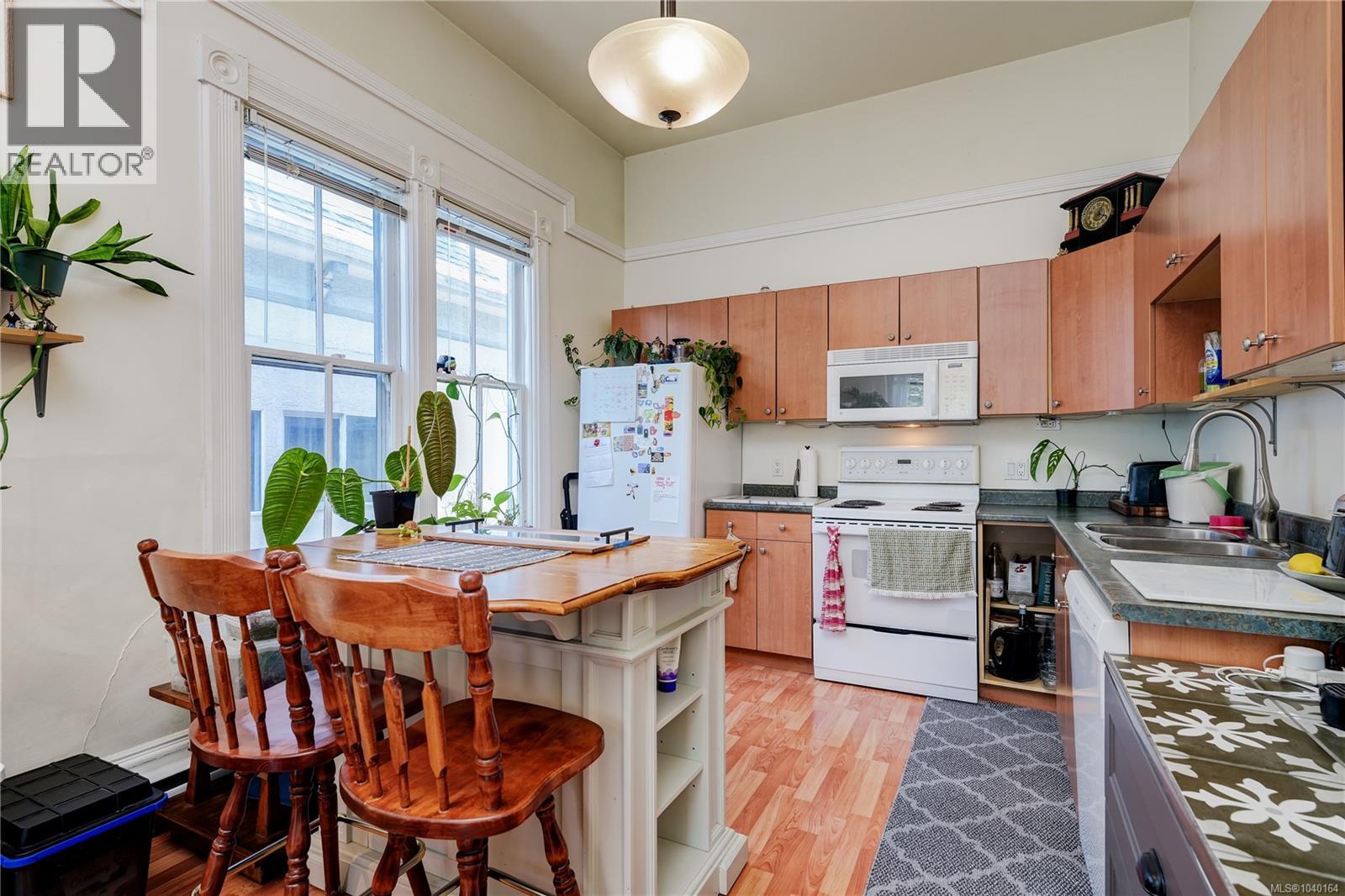 1330 Johnson St - 6