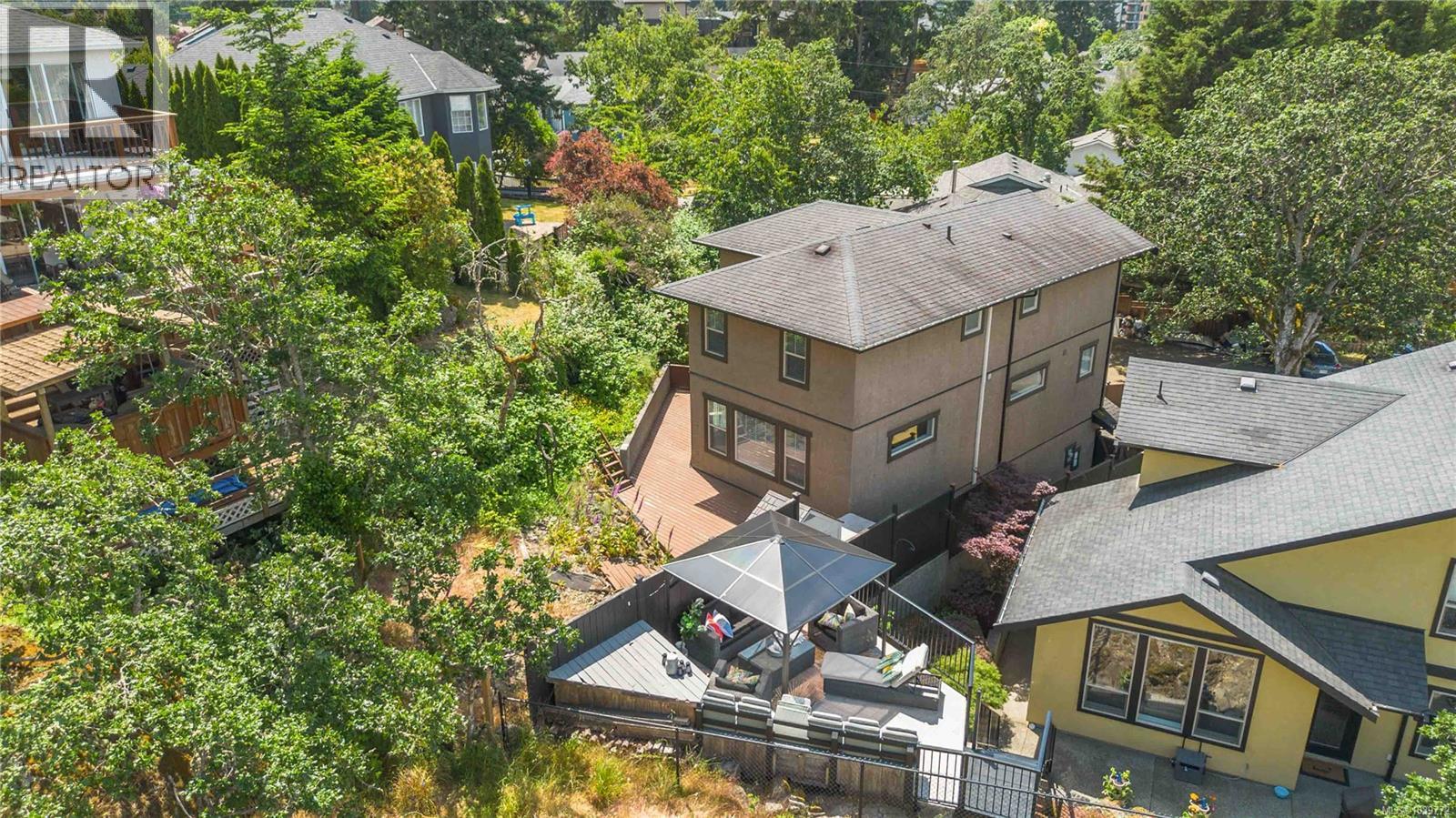 585 Atticus Crt - 54