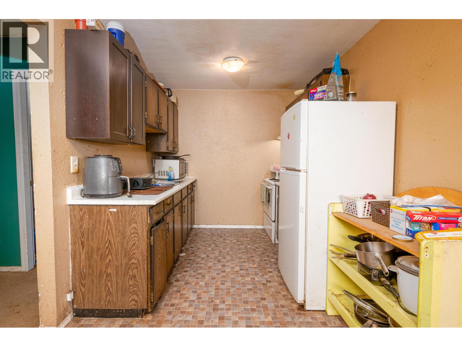 2336 VICTORIA STREET - 6