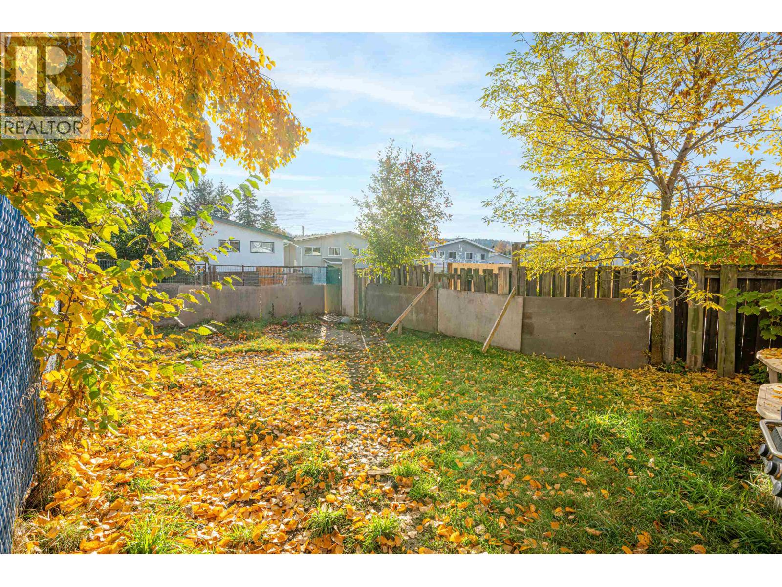 2336 VICTORIA STREET - 13
