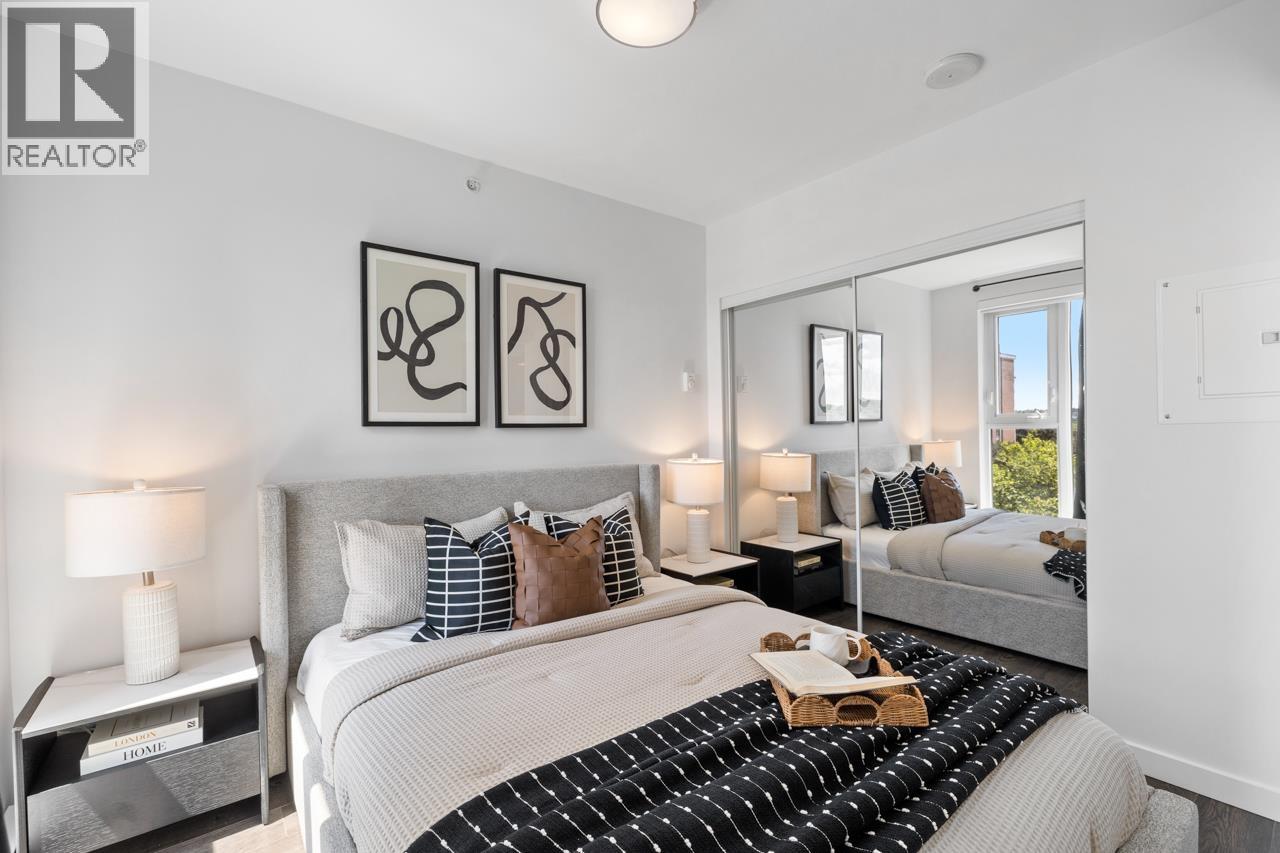 562 955 E HASTINGS STREET, Vancouver