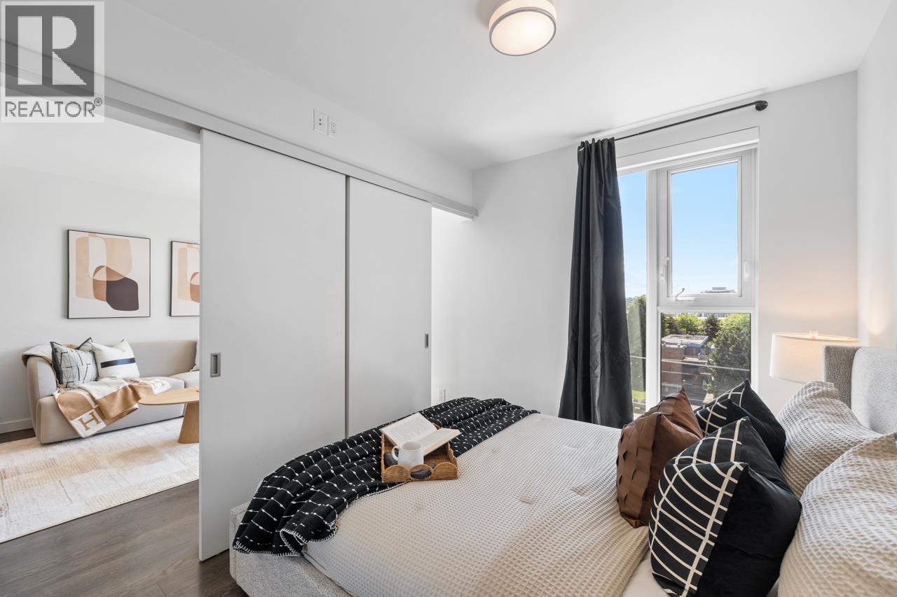 562 955 E HASTINGS STREET, Vancouver