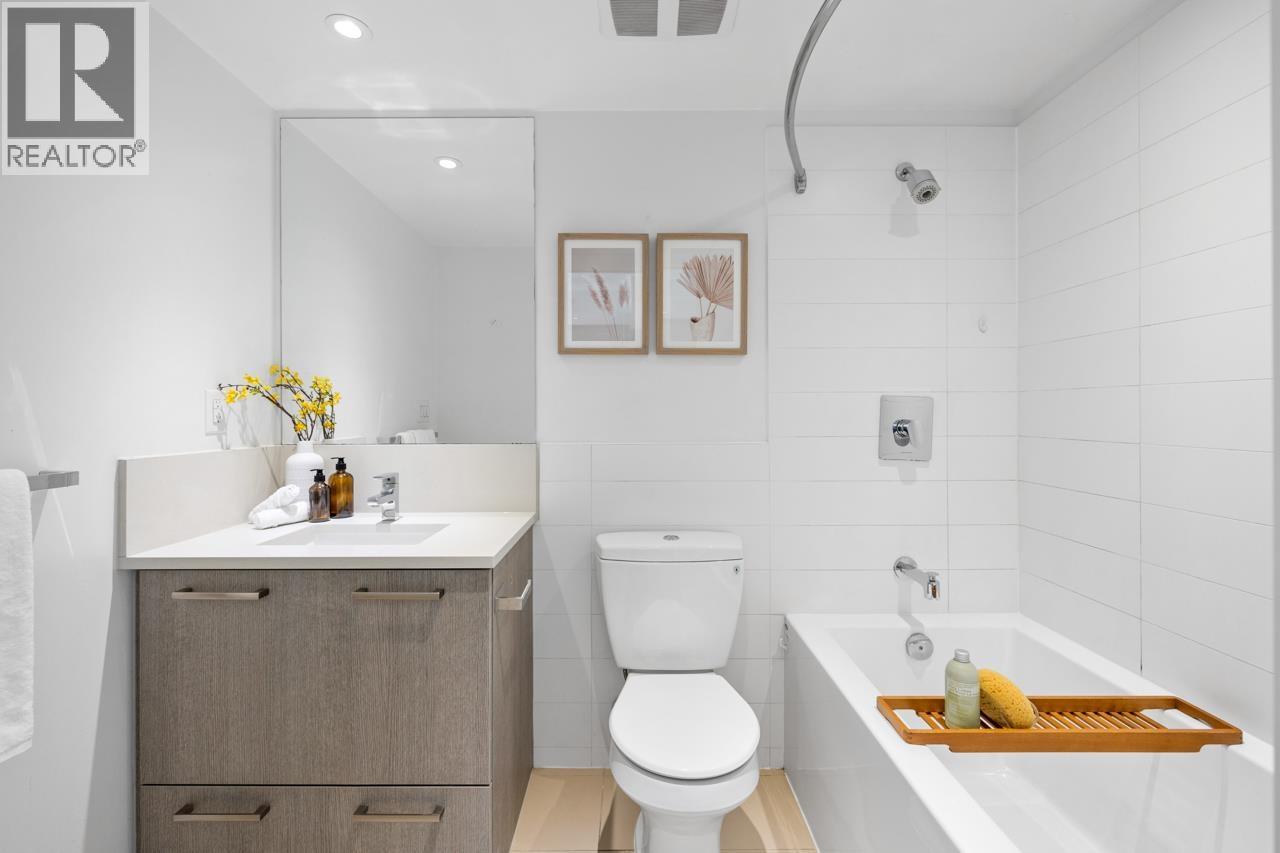562 955 E HASTINGS STREET, Vancouver