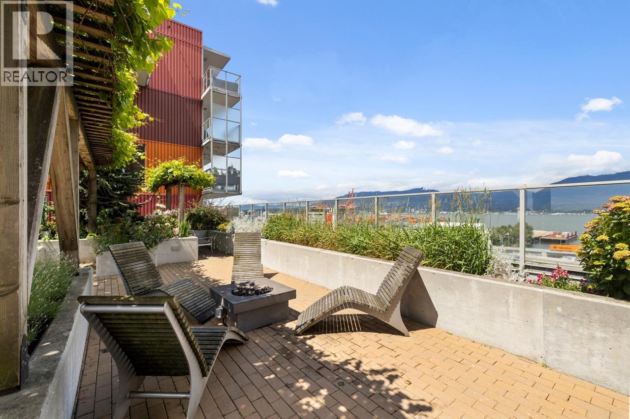 562 955 E HASTINGS STREET, Vancouver