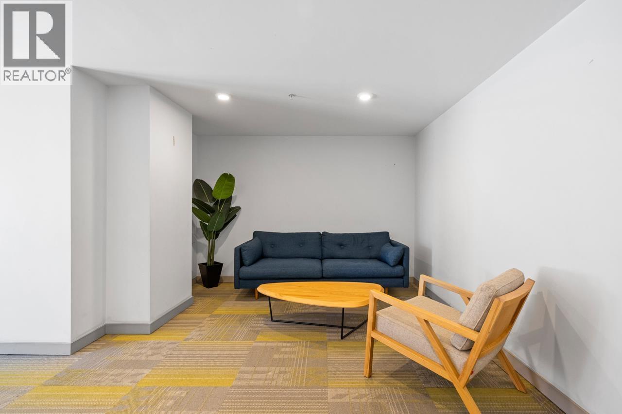 562 955 E HASTINGS STREET, Vancouver