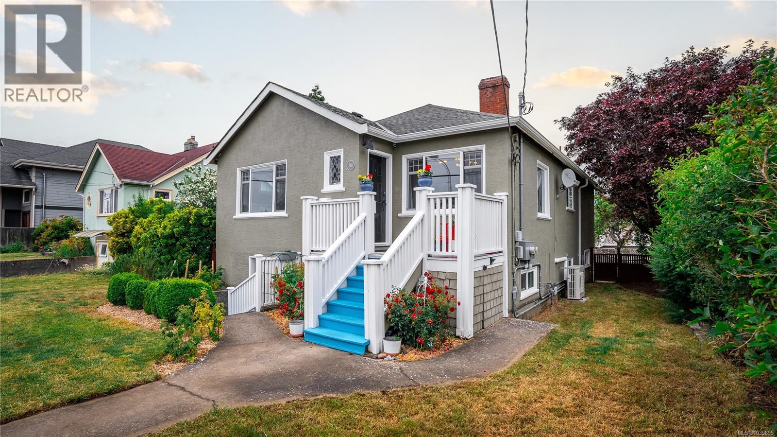  256 Cadillac Avenue, Saanich