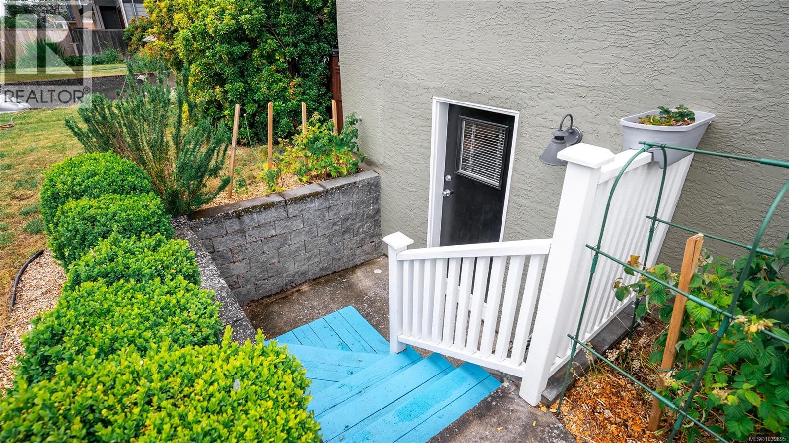  256 Cadillac Avenue, Saanich