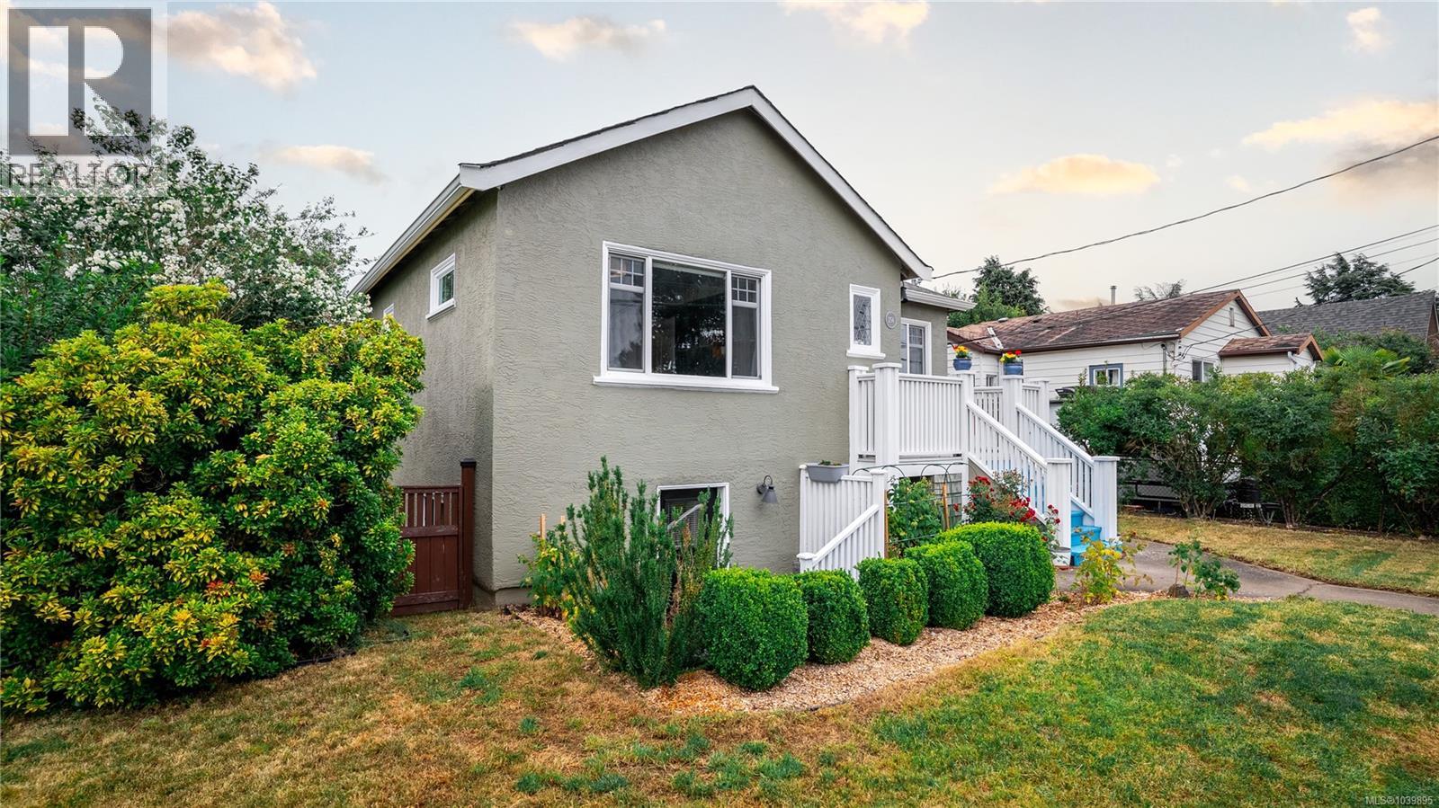 256 Cadillac Avenue, Saanich