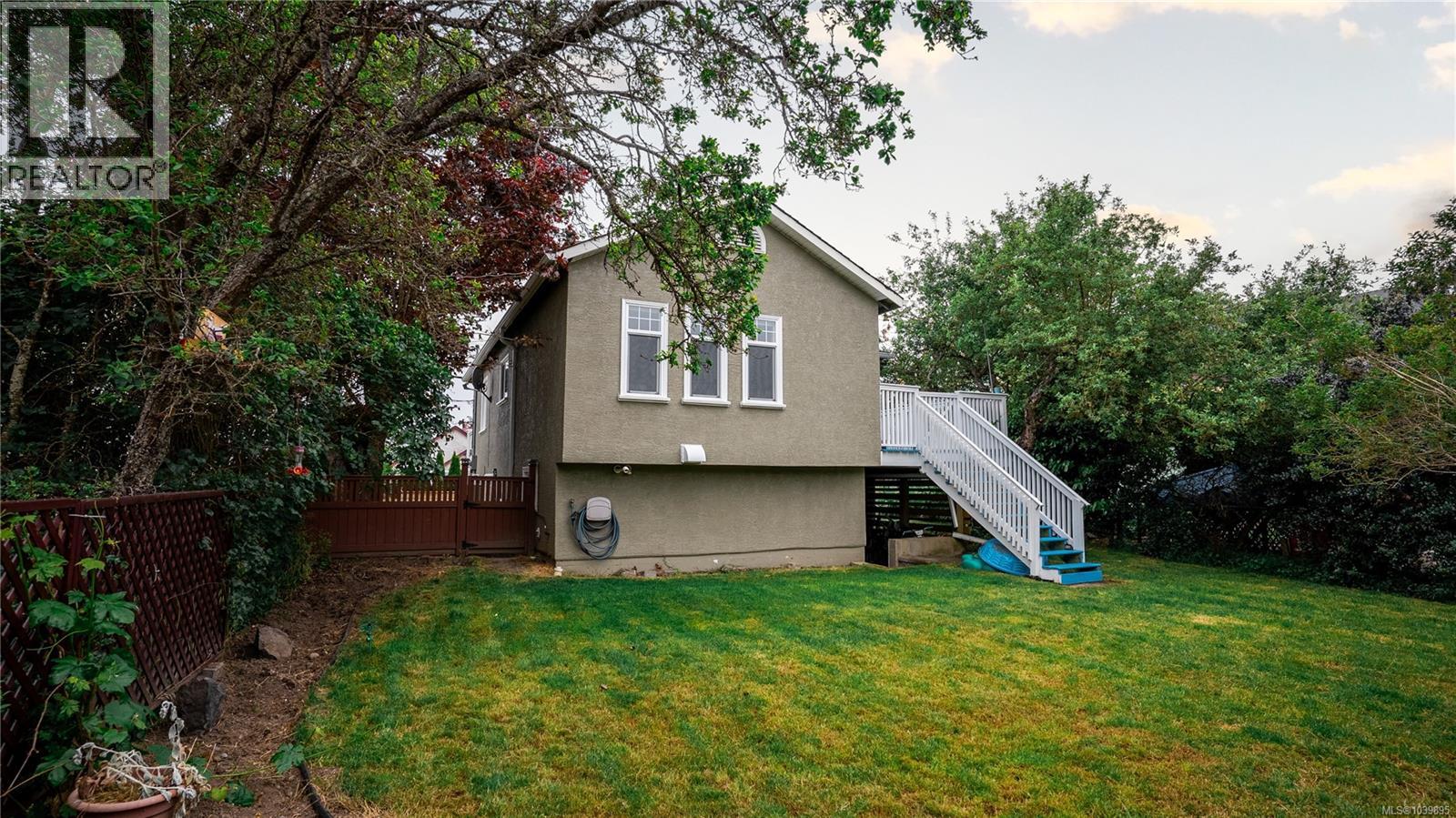  256 Cadillac Avenue, Saanich