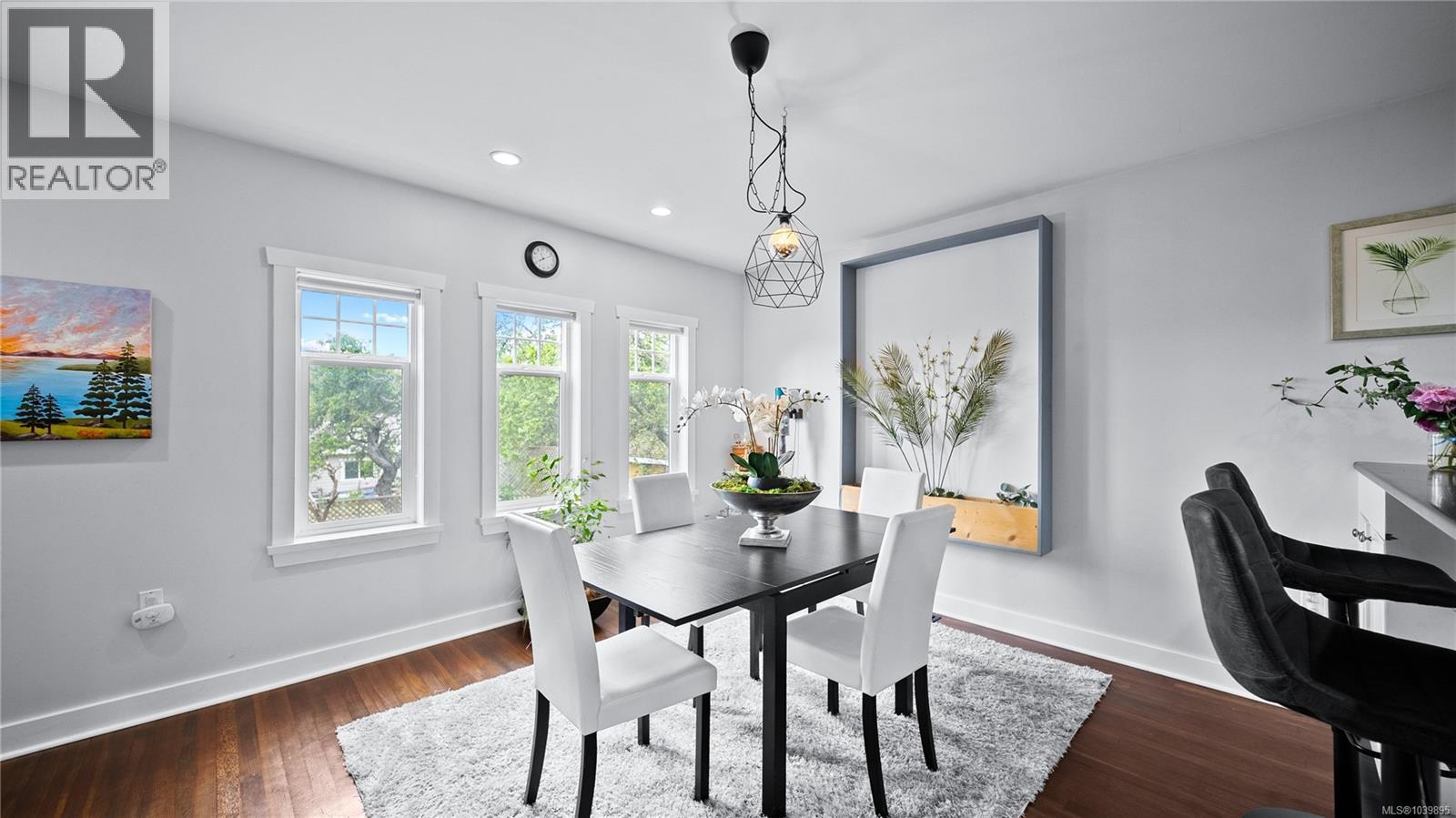  256 Cadillac Avenue, Saanich