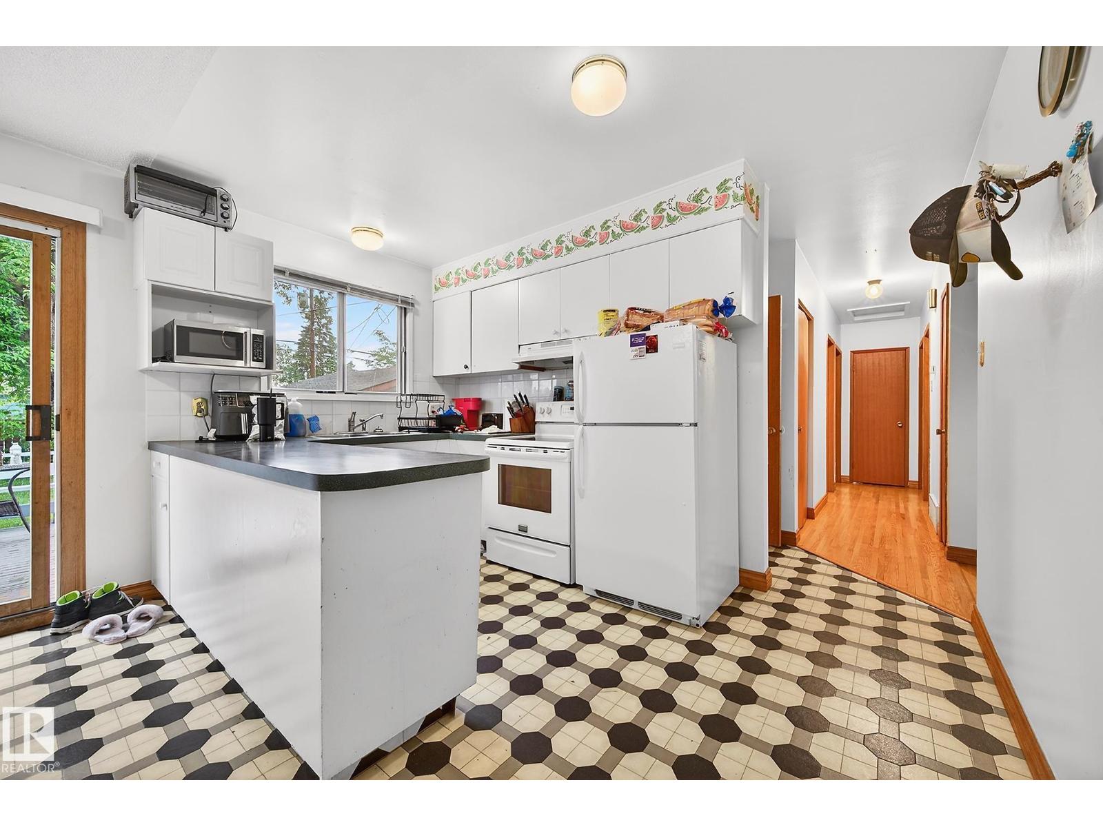 8814 162 ST NW - 10