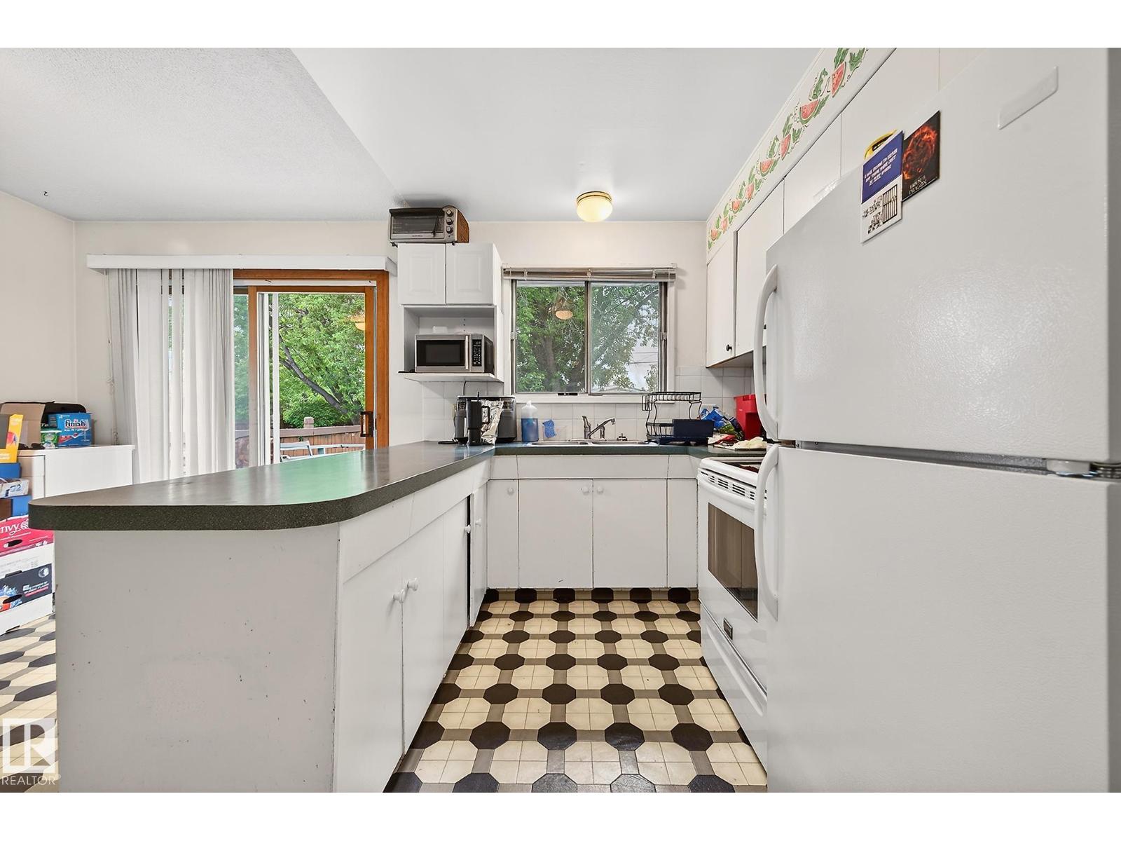 8814 162 ST NW - 11