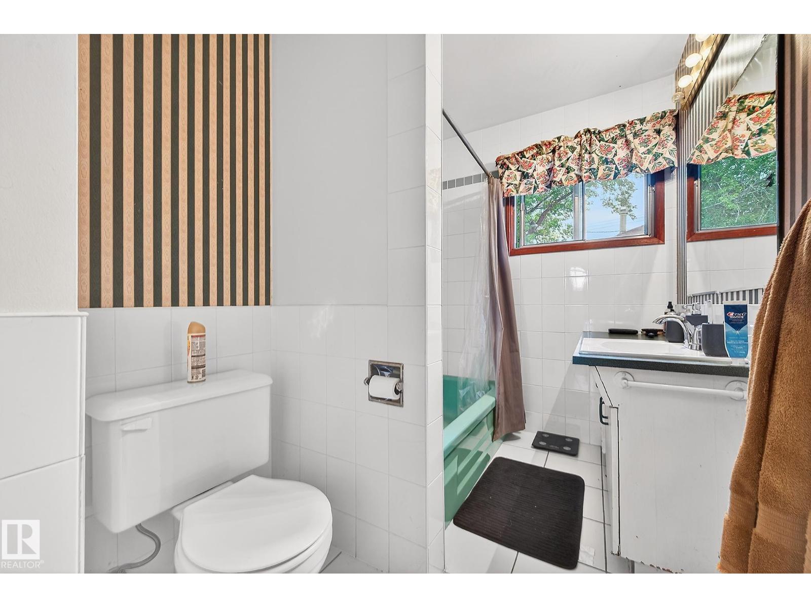 8814 162 ST NW - 15