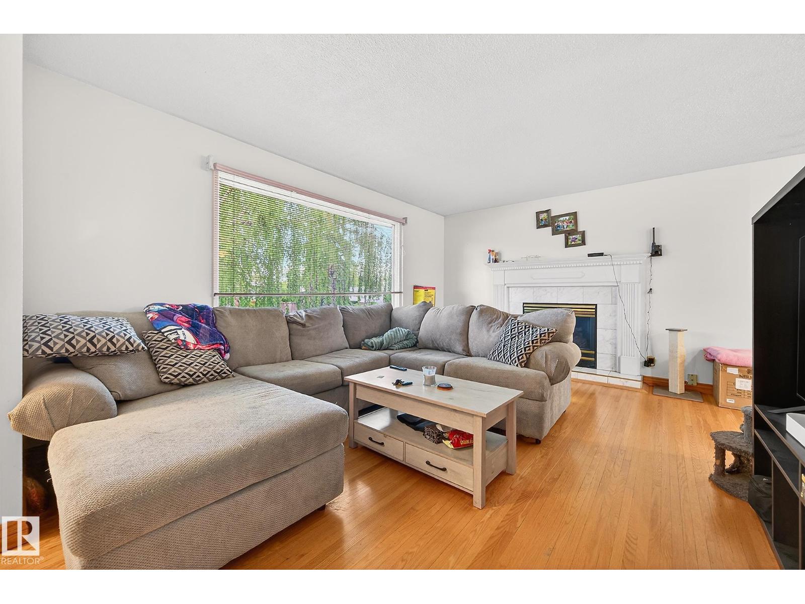 8814 162 ST NW - 5
