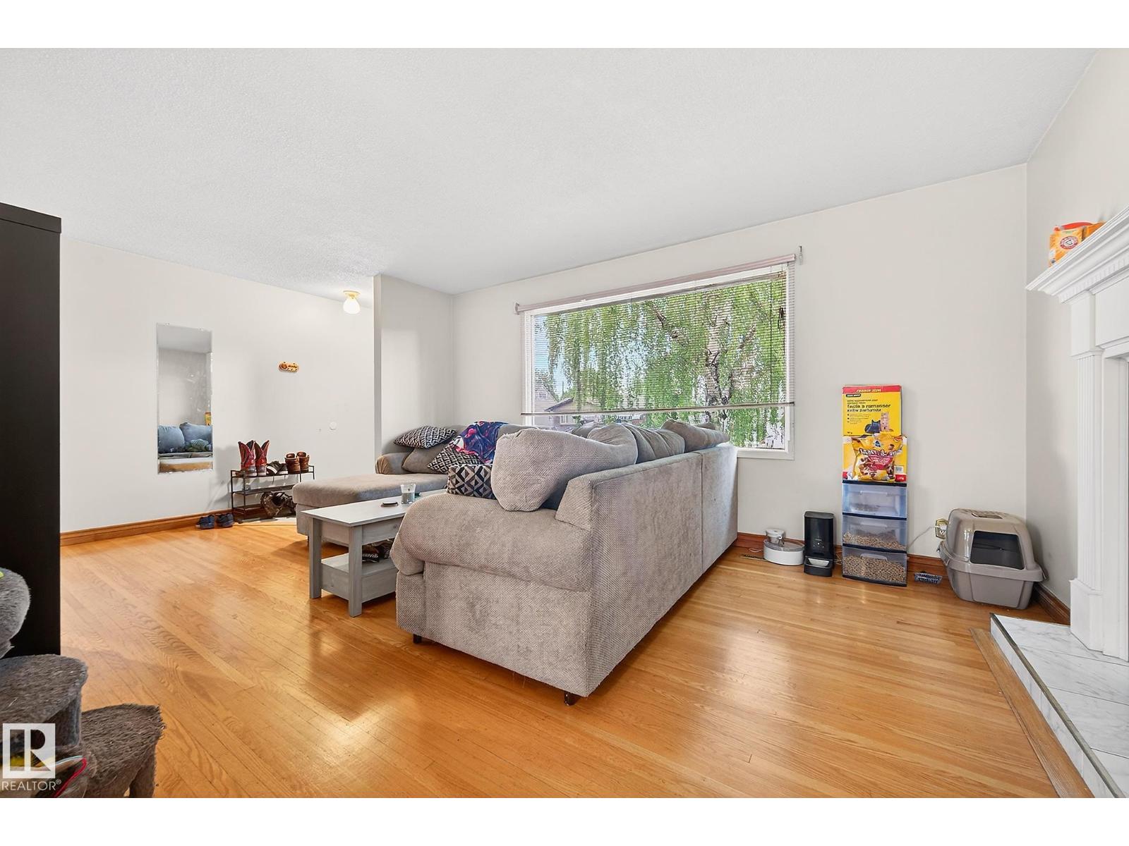 8814 162 ST NW - 6