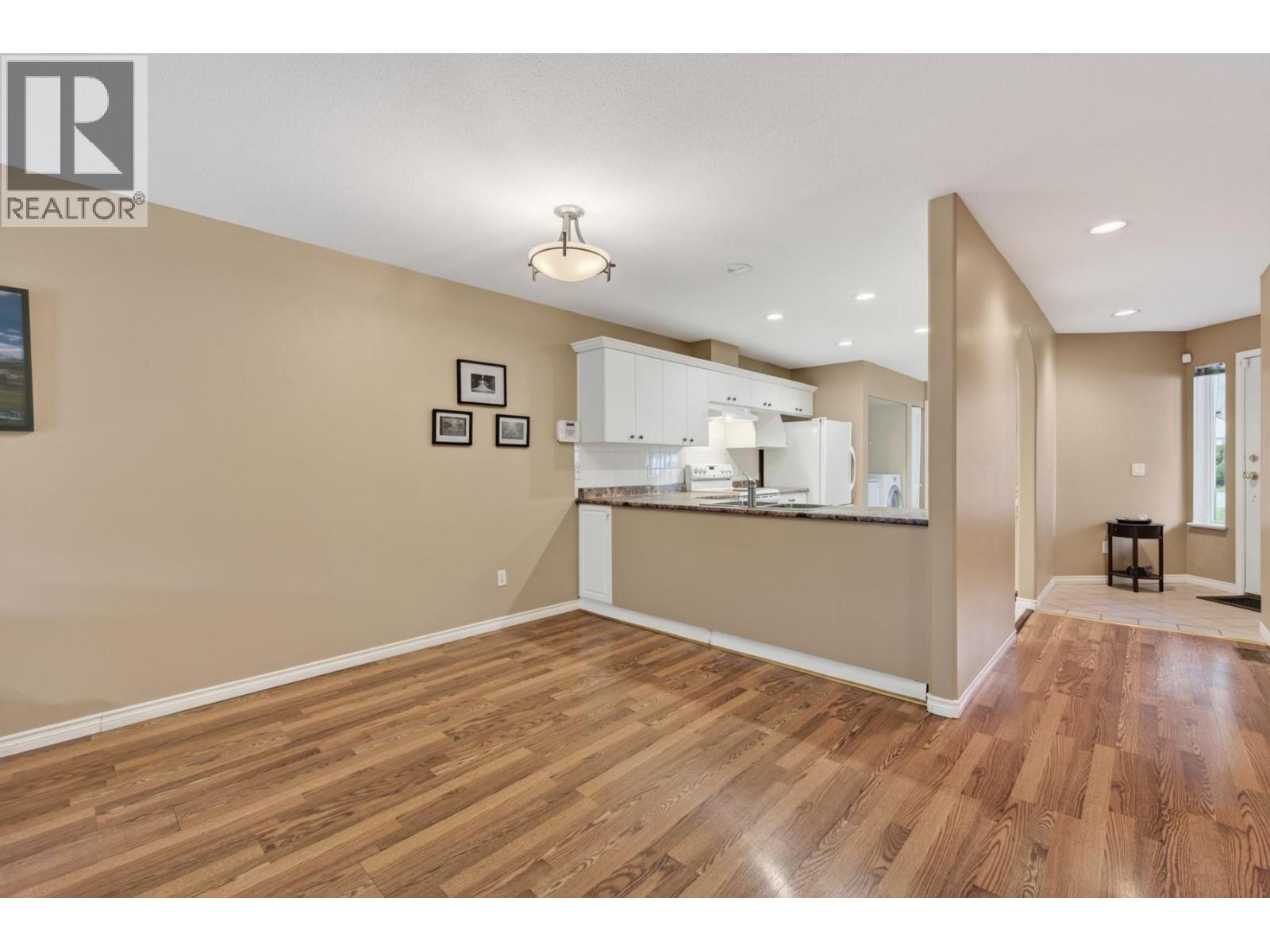 #9 807 RAILWAY Avenue - 11