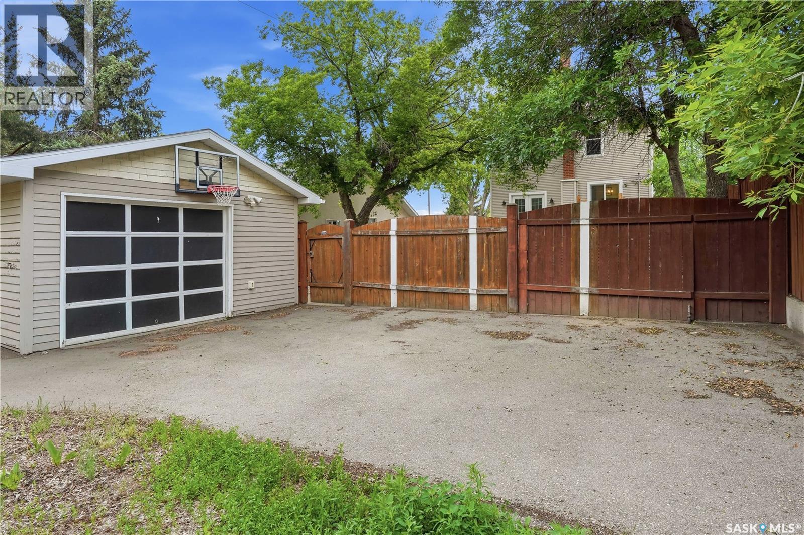 1027 Grafton AVENUE — photo 41