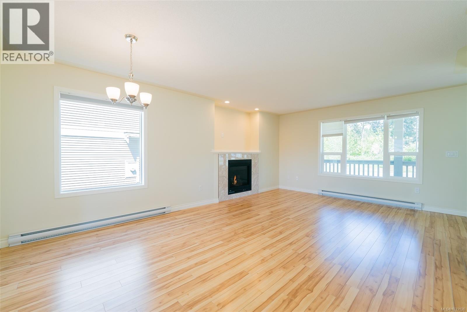 2145 Village Dr - 10