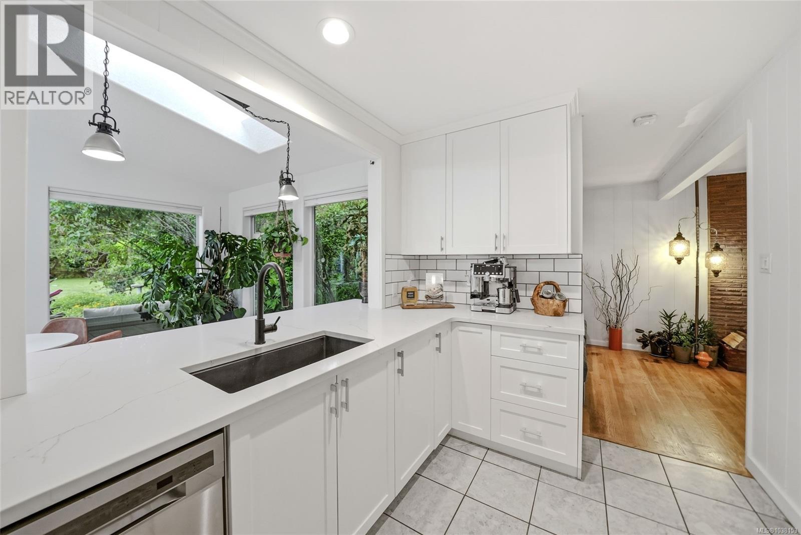 221 Elizabeth Ave - 19