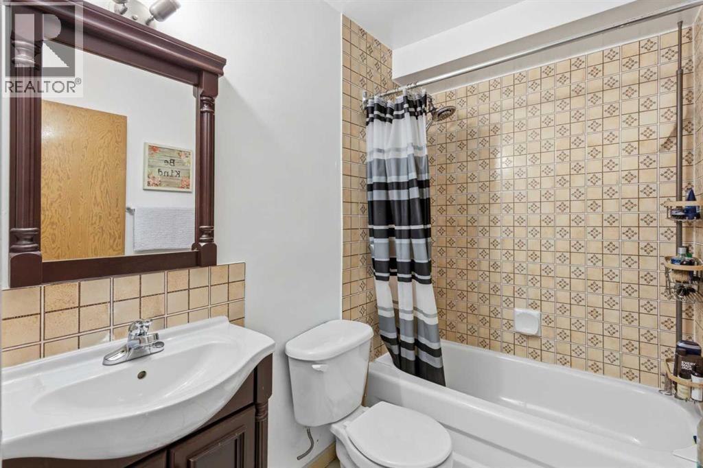1108 15 Avenue NE — photo 25